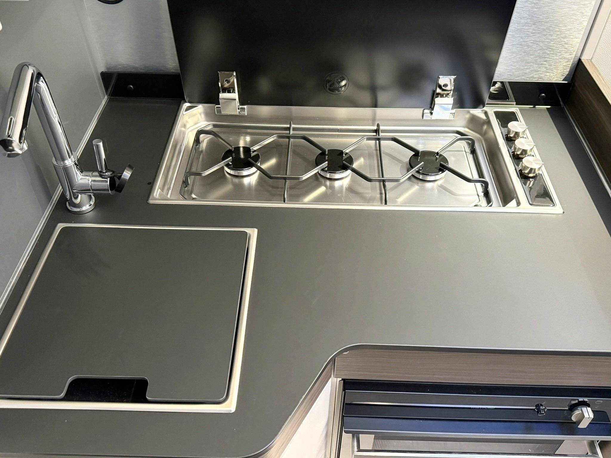 Adria SONIC 700 PLUS DC