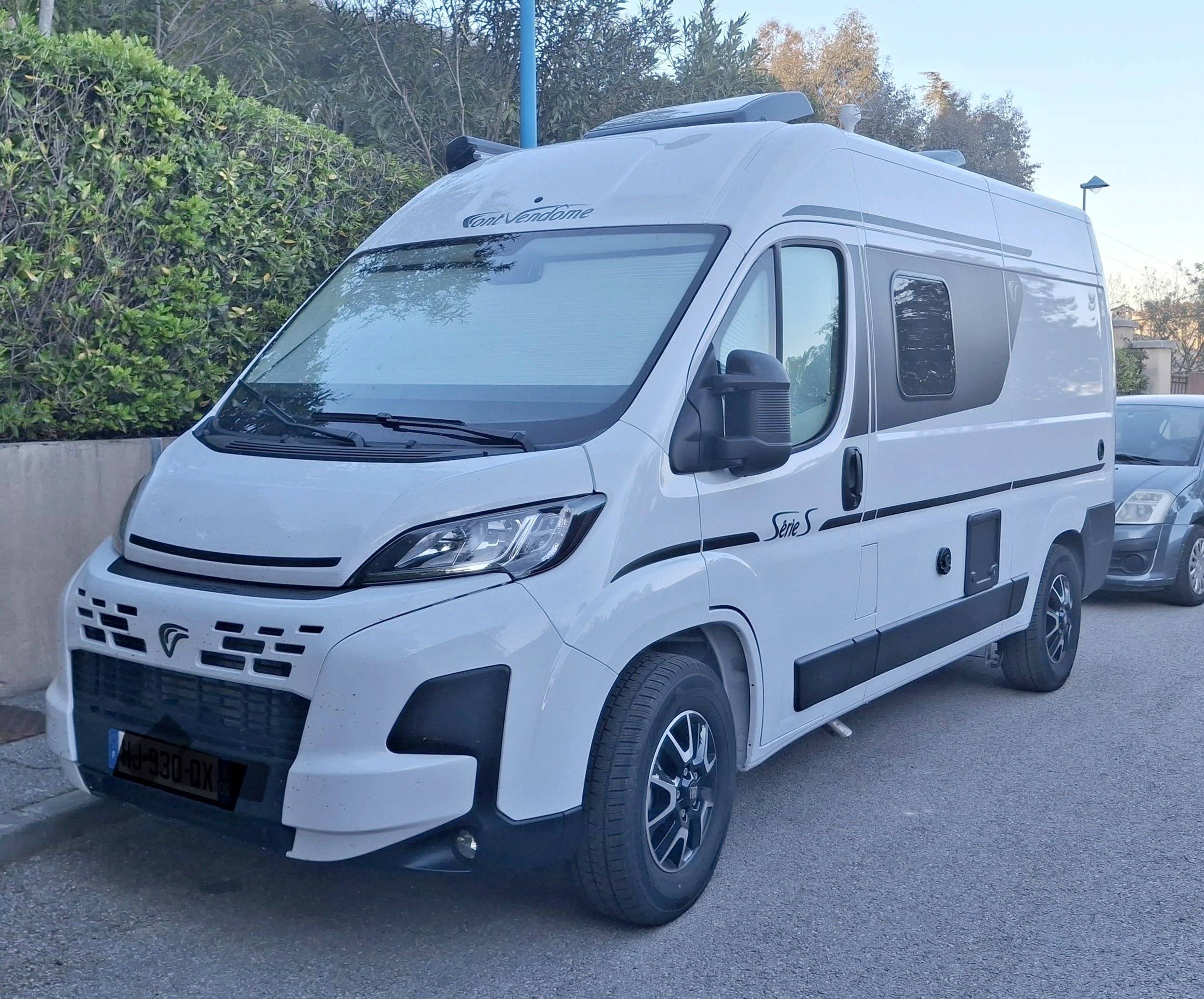 schräge Vorderansicht Fiat Fiat ducato 140cv 2.2L - Yescapa