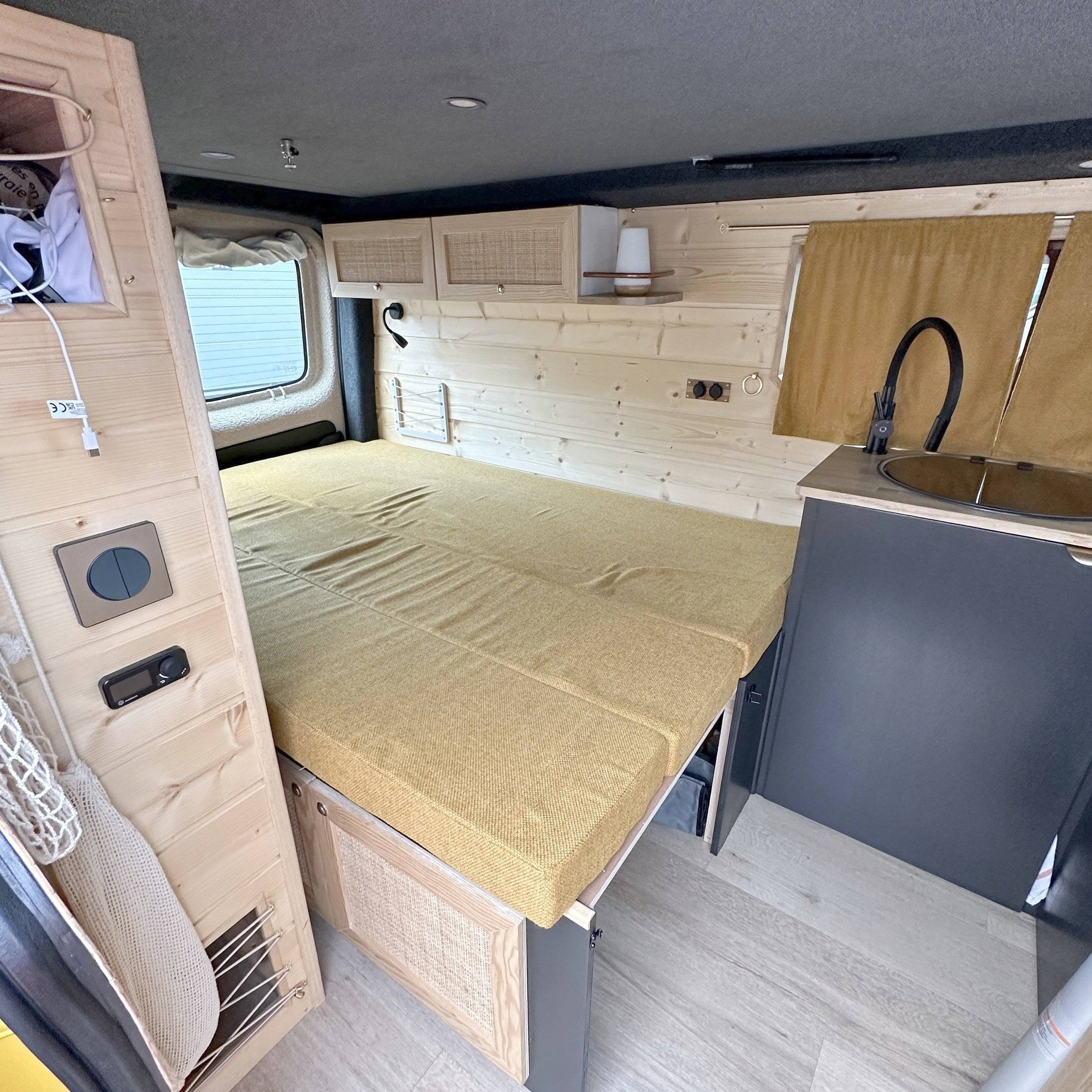 East Van RENAULT TRAFIC