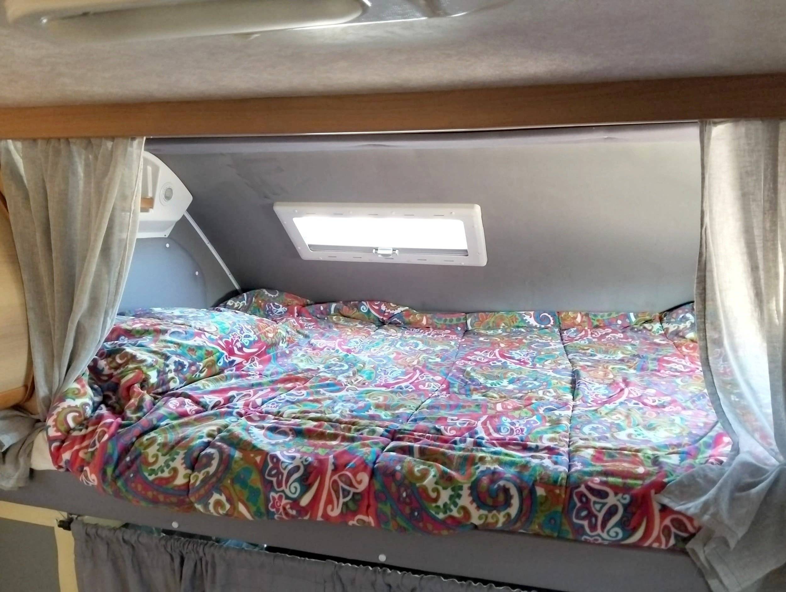 Berth Ford Transit 2,4 l 115 ch - Yescapa