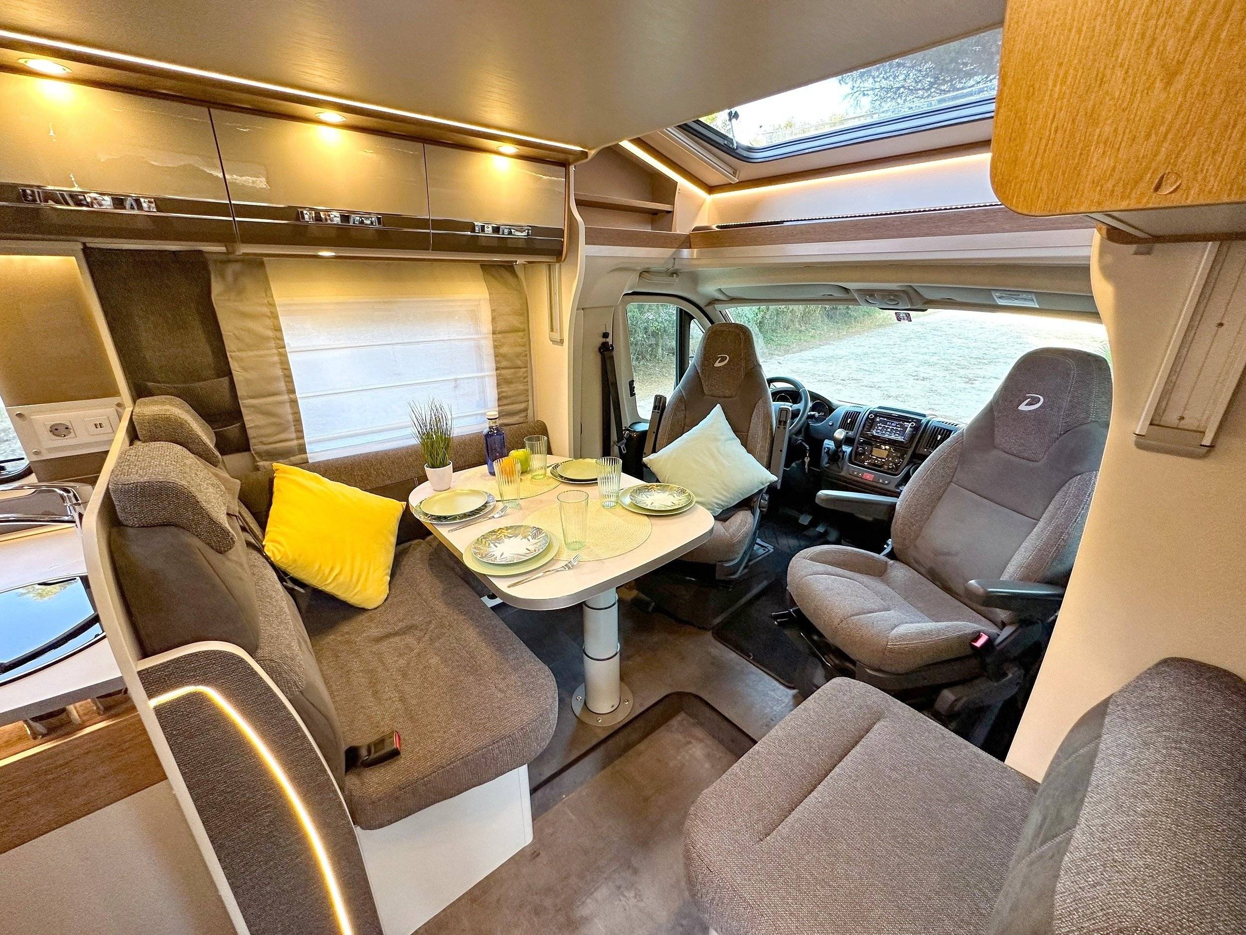 Dinette Fiat TREND - Yescapa