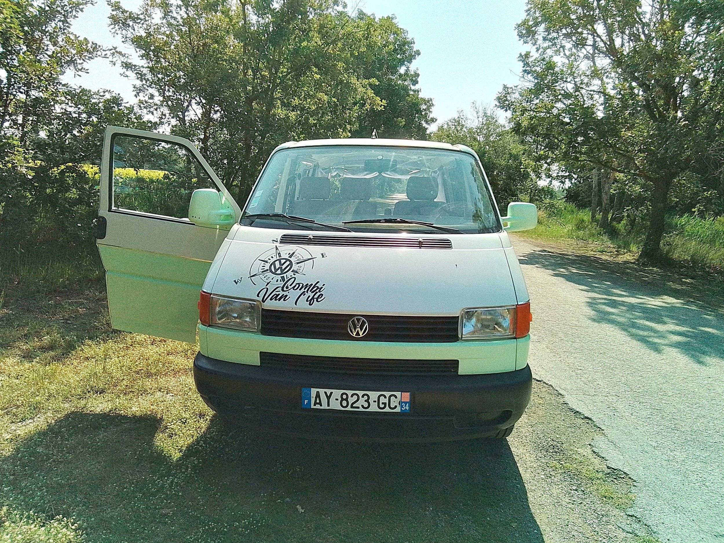 Vue avant de 3/4 Volkswagen Volkswagen Transporter - Yescapa