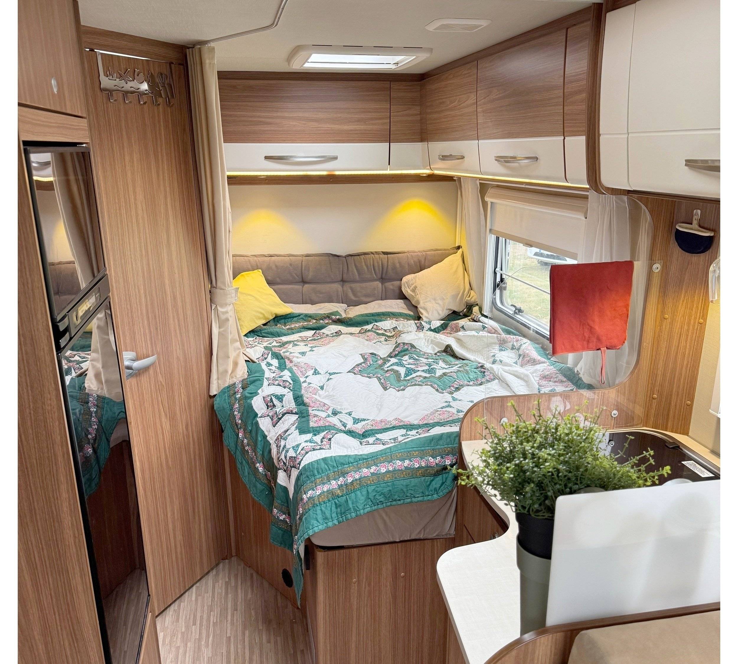 Schlafplätze Fiat Ducato 130 Multijet II 2.3D der 3. Generation (Typ 250) - Yescapa