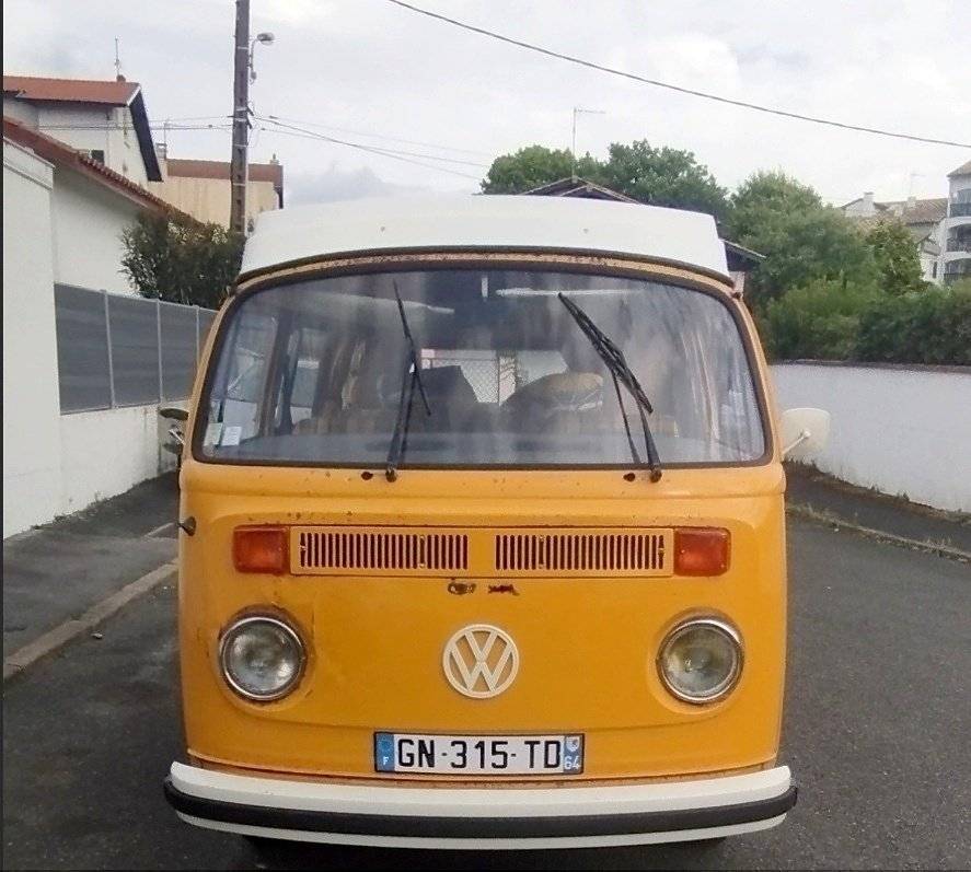 Vue avant de 3/4 Volkswagen Combi - Yescapa