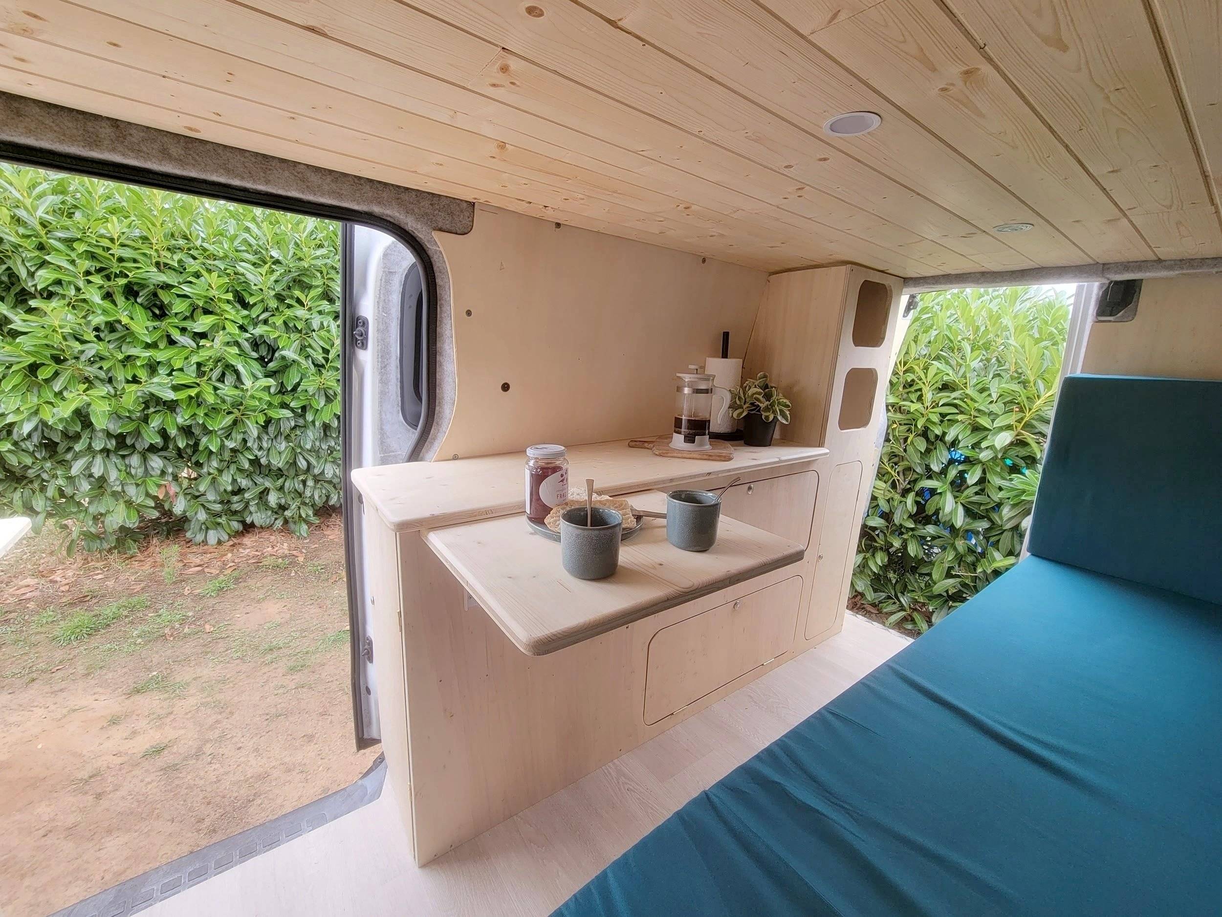 Dining Area Citroën Jumpy 2,2 l 120 ch - Yescapa