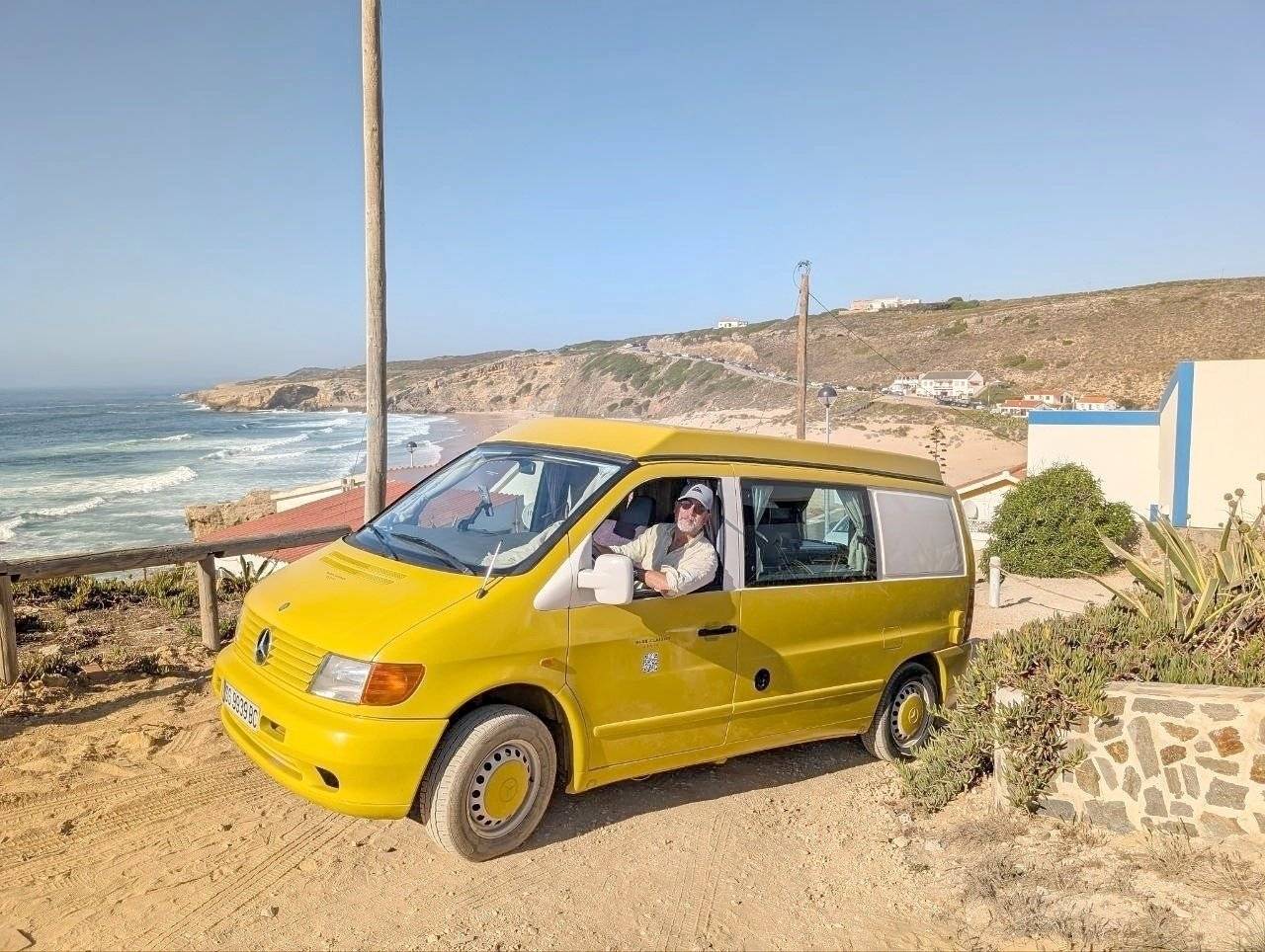 Vue avant de 3/4 Mercedes - Yescapa