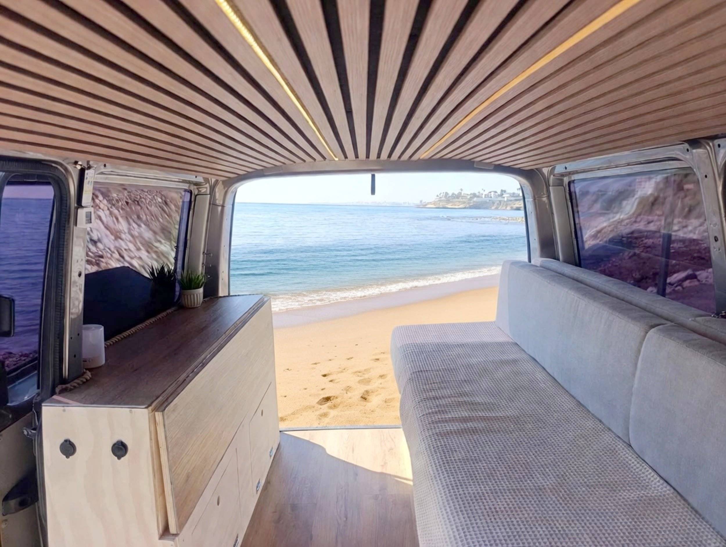 Coin repas Volkswagen Transporter T5 2 l 102 ch - Yescapa