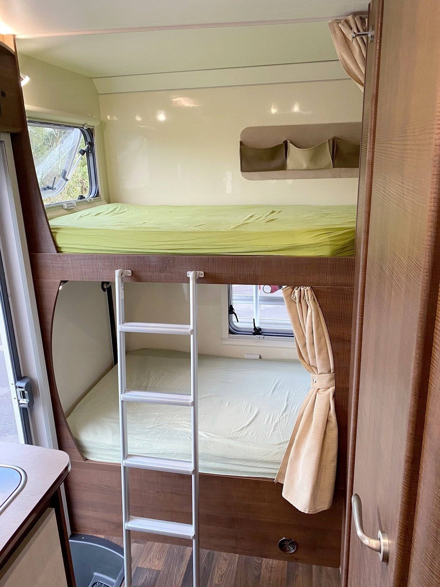 Couchages Fiat Ducato 2,3 Multijet 150 PS - Yescapa