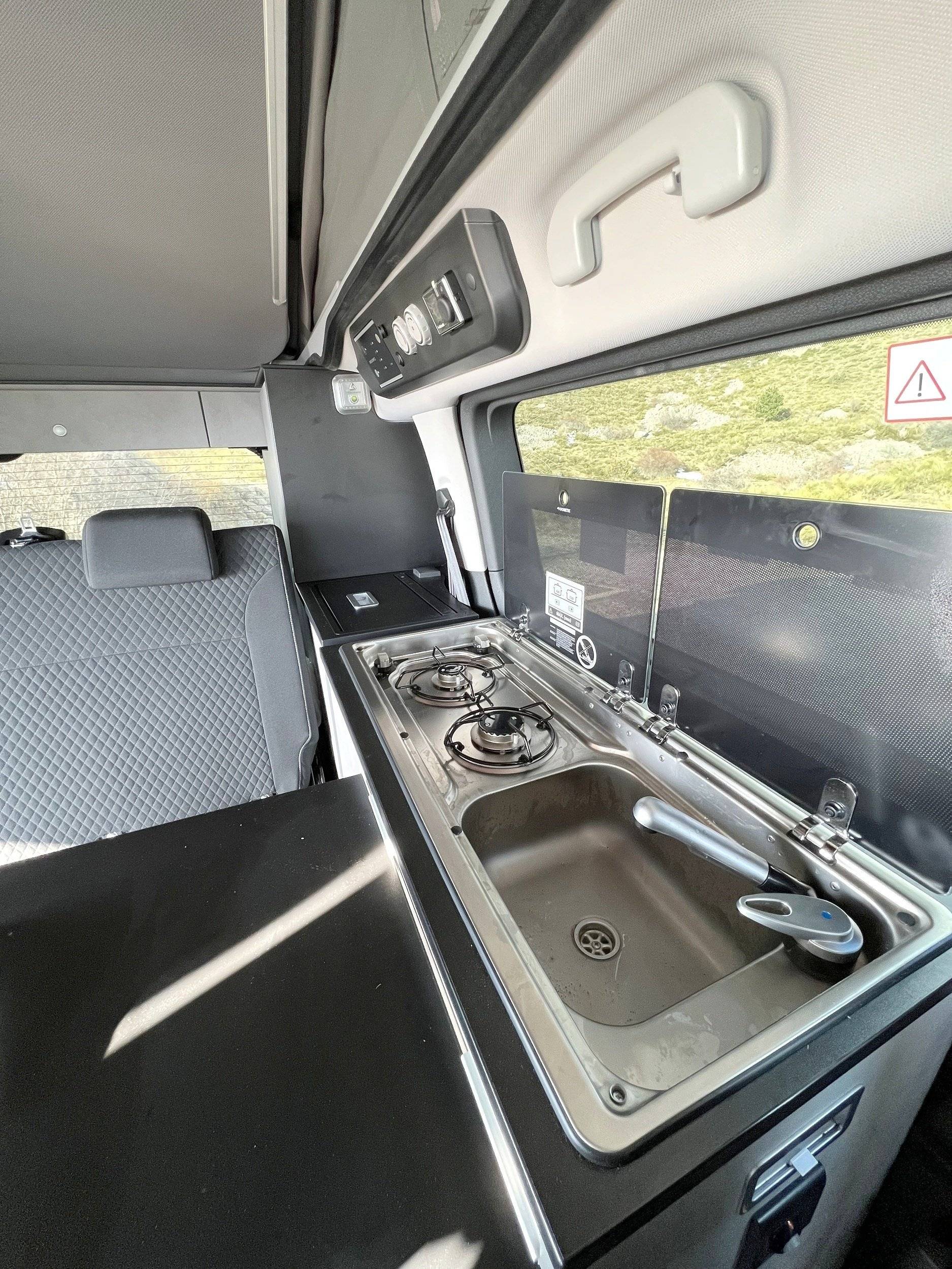 Angolo cucina Opel Zafira Life - Yescapa