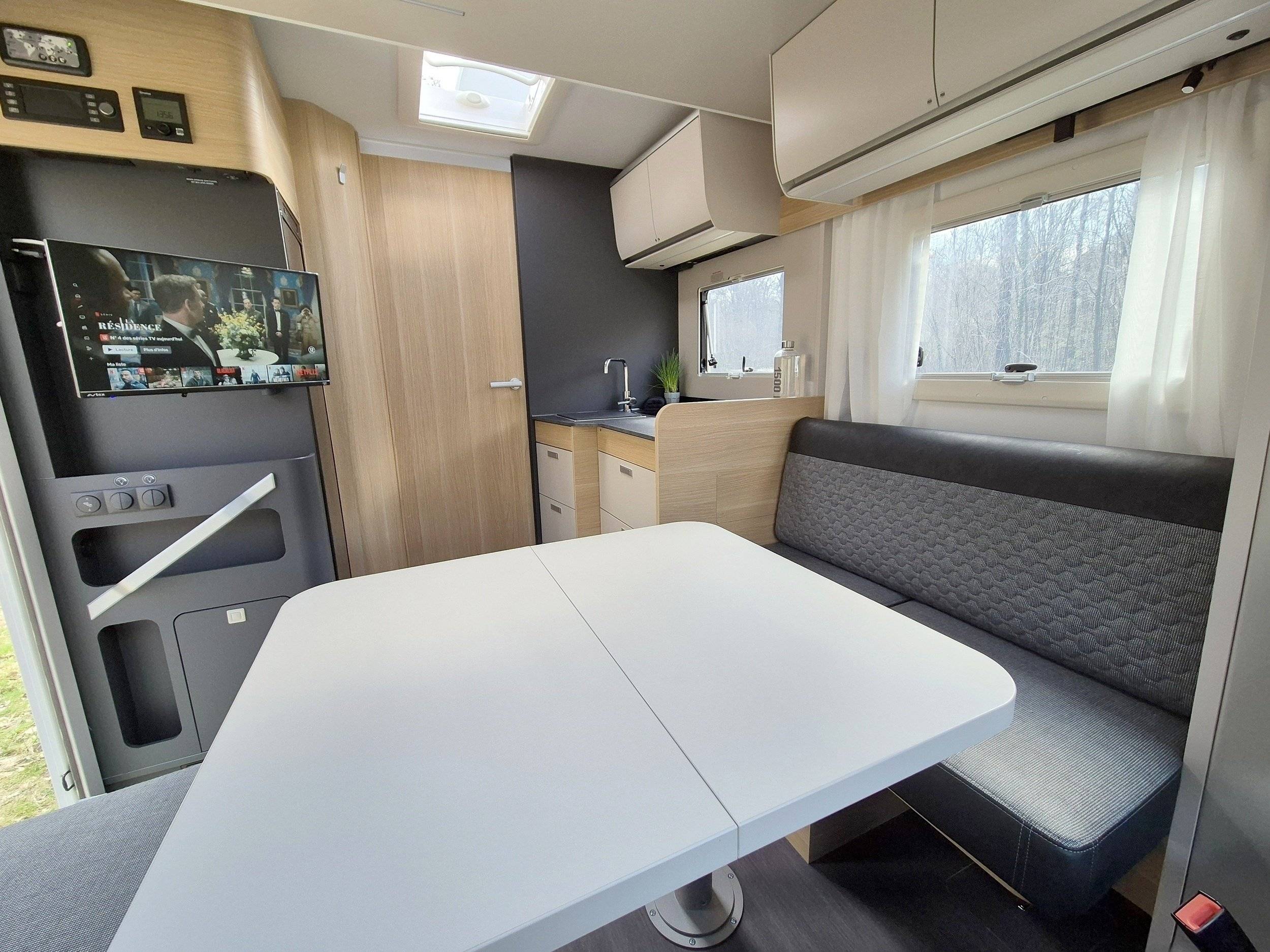 Dining Area Citroën Jumper 2,0 l 130 ch - Yescapa