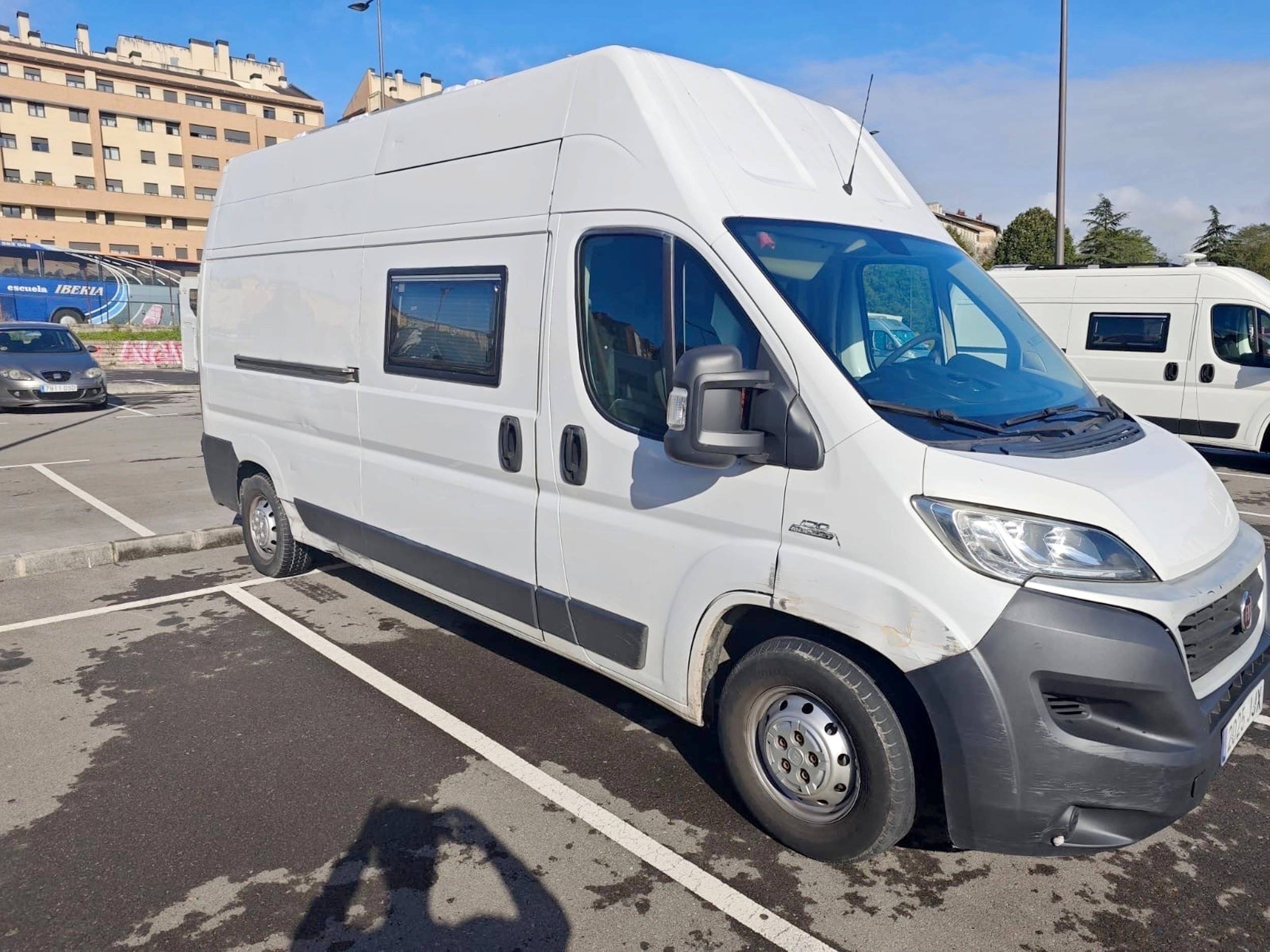 schräge Vorderansicht Fiat Ducato - Yescapa