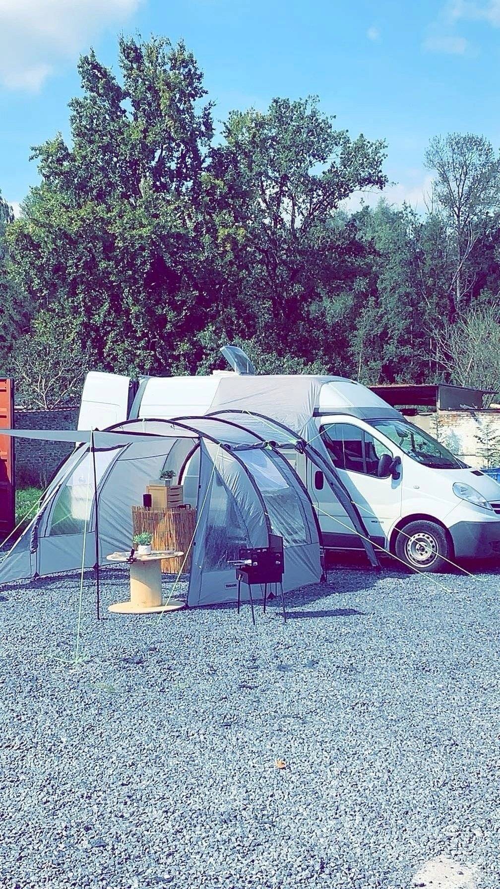 Vista frontale a ¾ Nissan Primastar - Yescapa