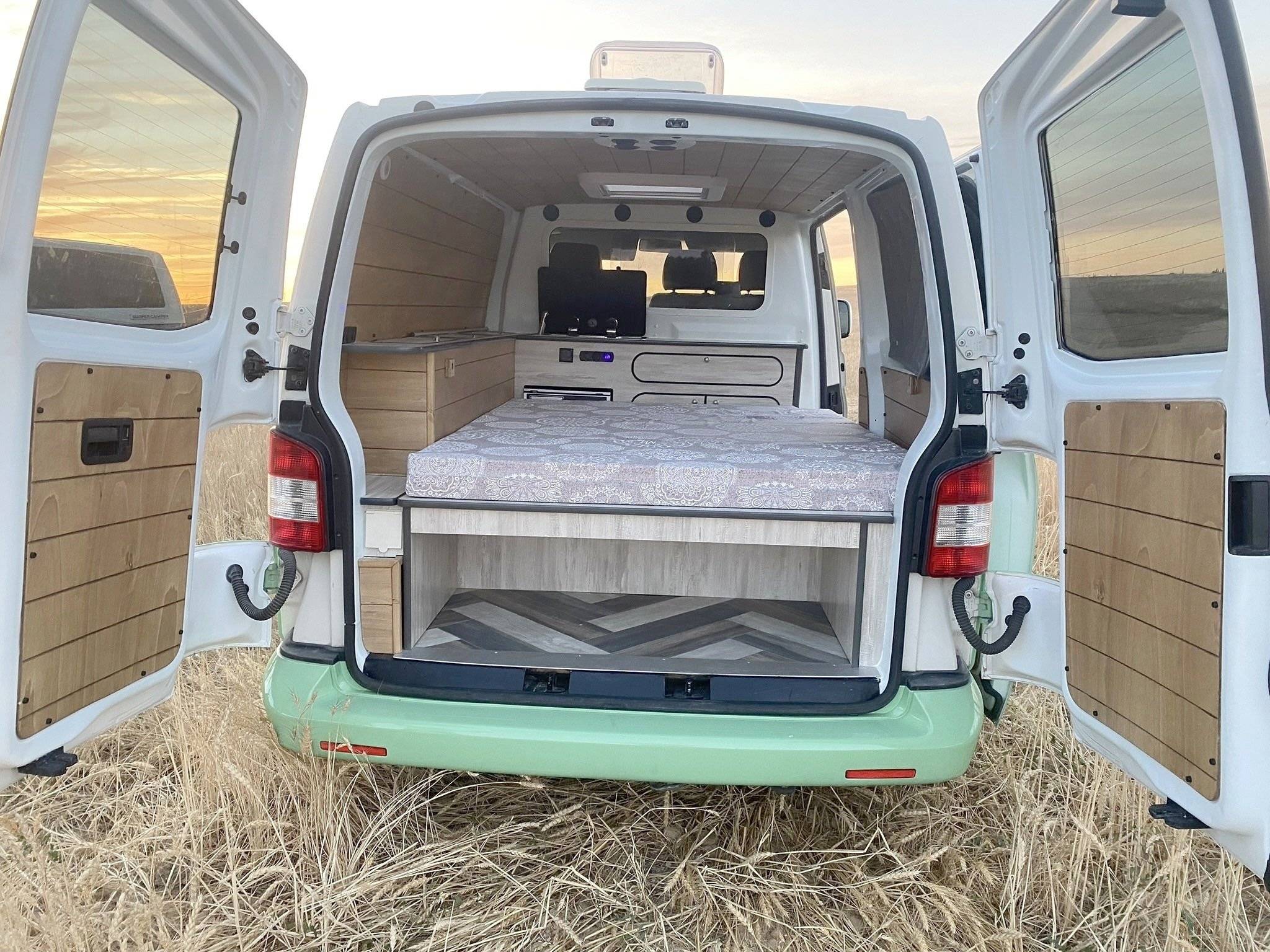 Berth Volkswagen T5 1,9 l 102 ch - Yescapa