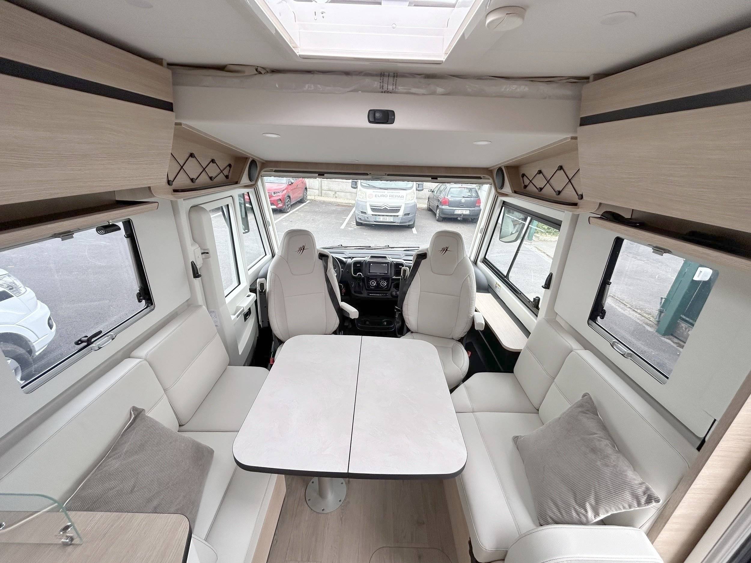 Coin repas Fiat Ducato 2,3 l 130 ch - Yescapa
