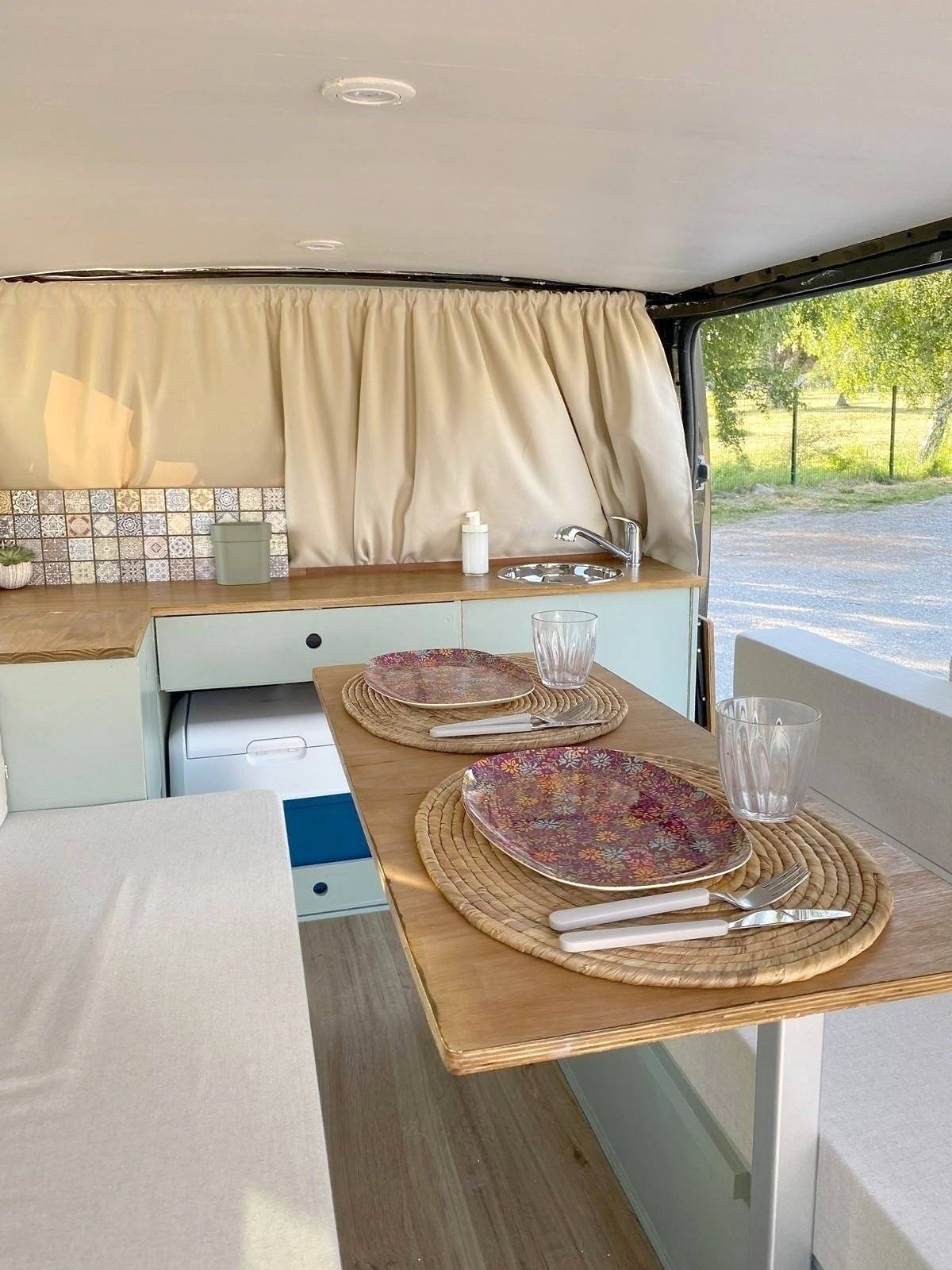 Menjador Renault Renault Trafic - Yescapa