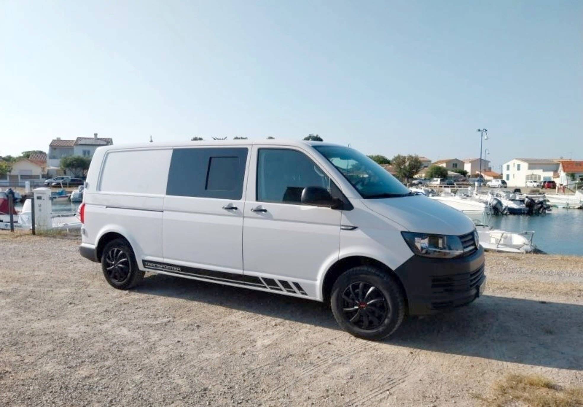 Vue avant de 3/4 Volkswagen Transporter T6 2,0 l 150ch - Yescapa
