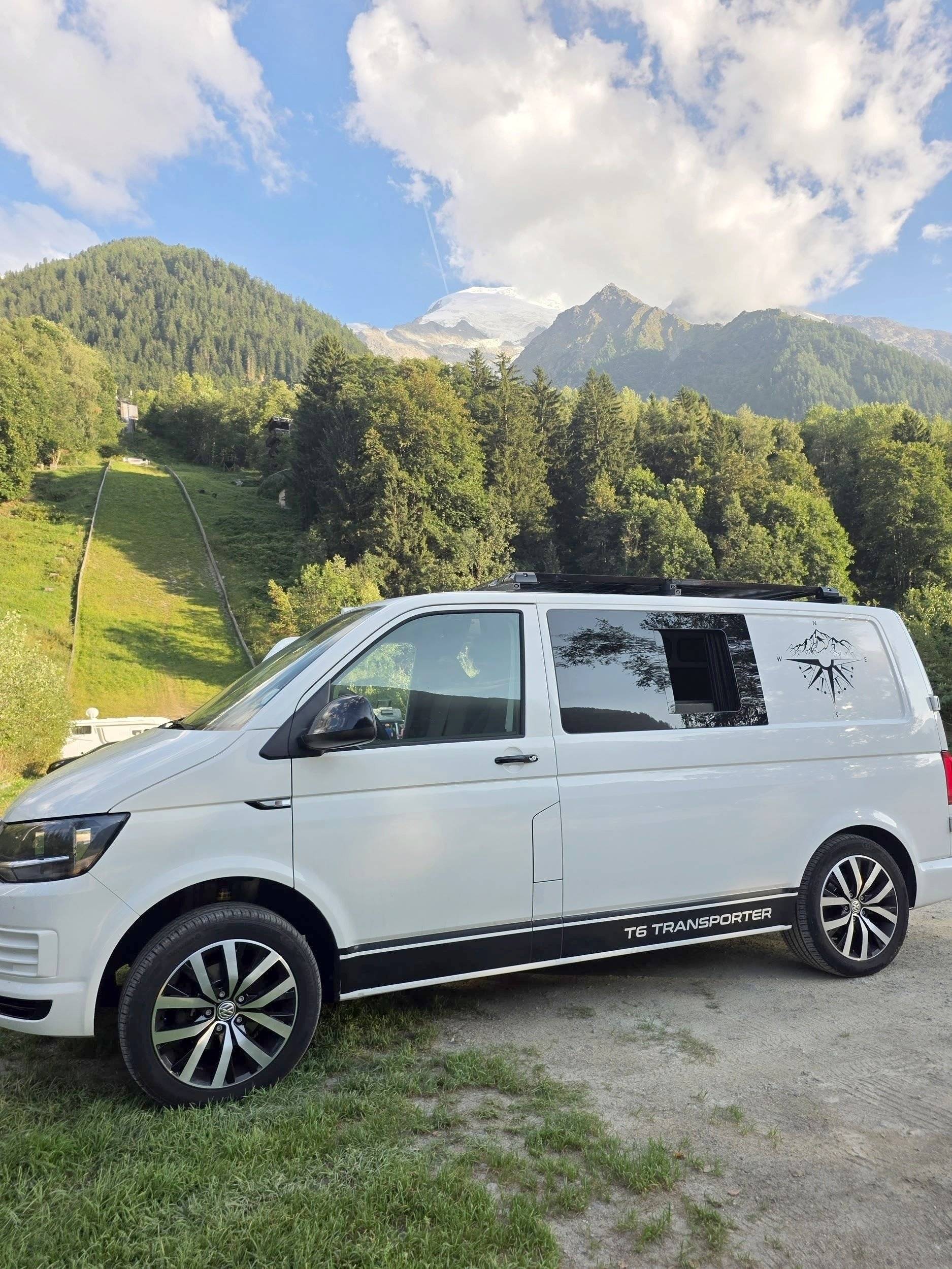 Vue avant de 3/4 Volkswagen Transporter T6 2,0 l 150ch - Yescapa