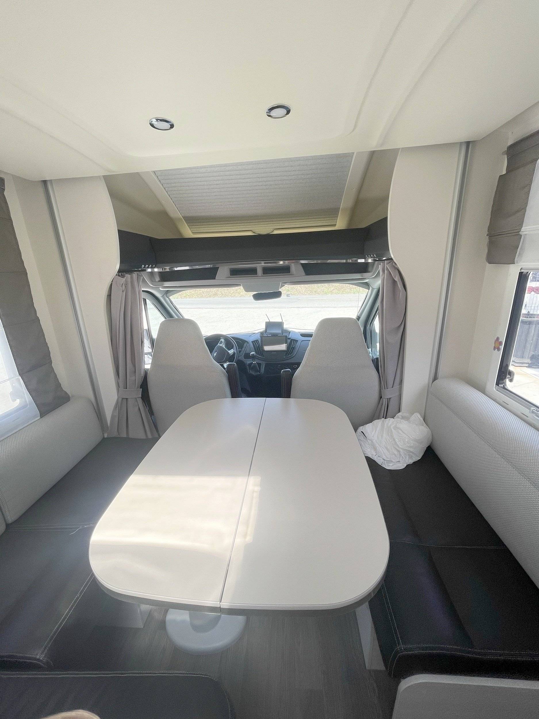 Eethoek Ford Transit 170 cv - Yescapa