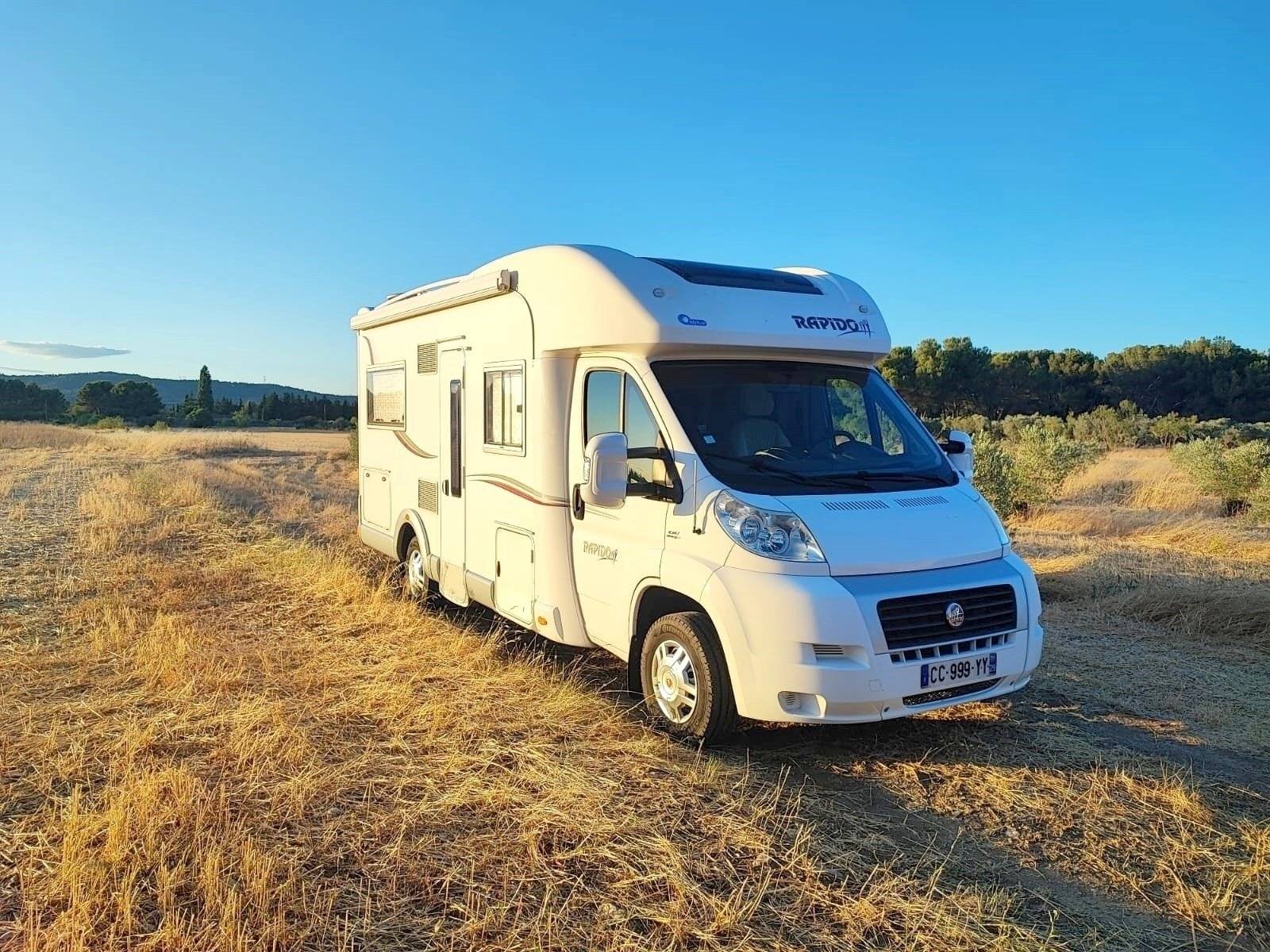 Vue avant de 3/4 Fiat FIAT DUCATO - Yescapa