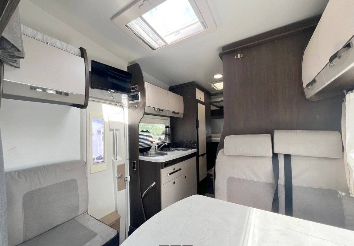 Menjador Ford ford transit - Yescapa