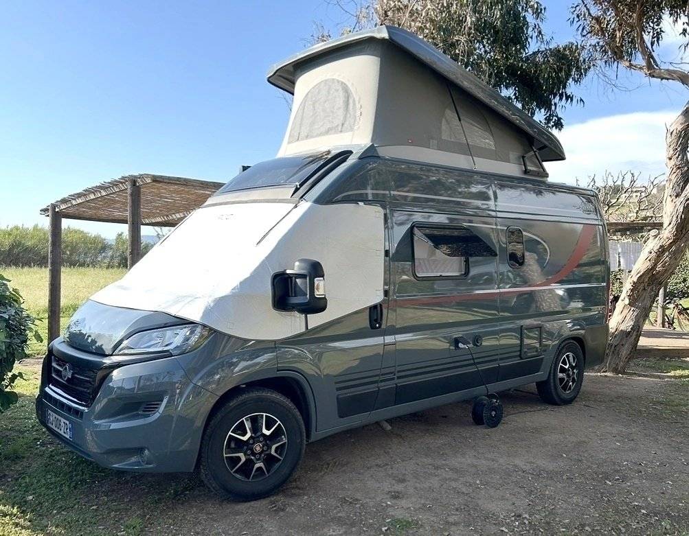 Front view from 3/4 Fiat - Yescapa