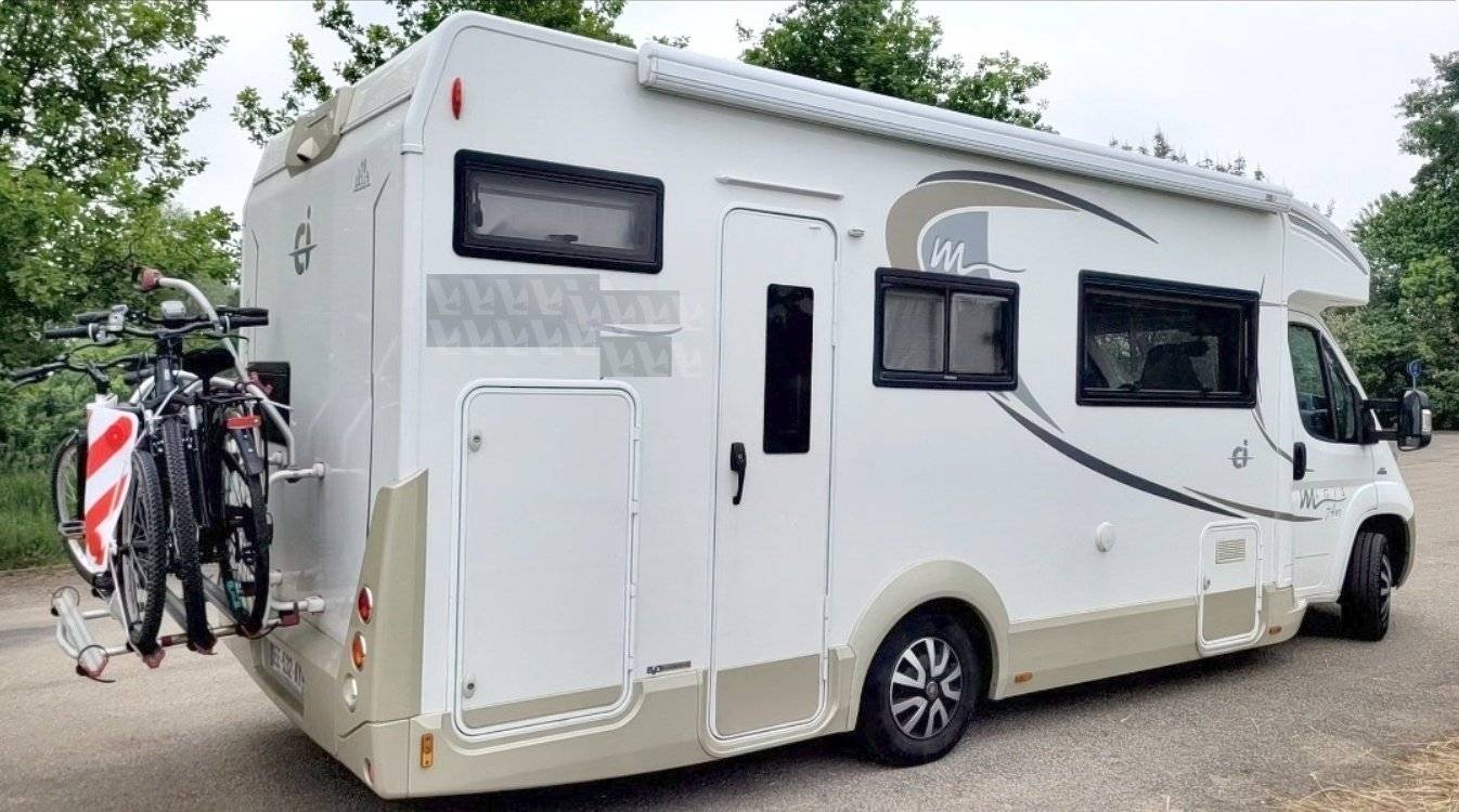 Vista de 3/4 Fiat Fiat CARAVANS INTERNATIO. MAGIS - Yescapa