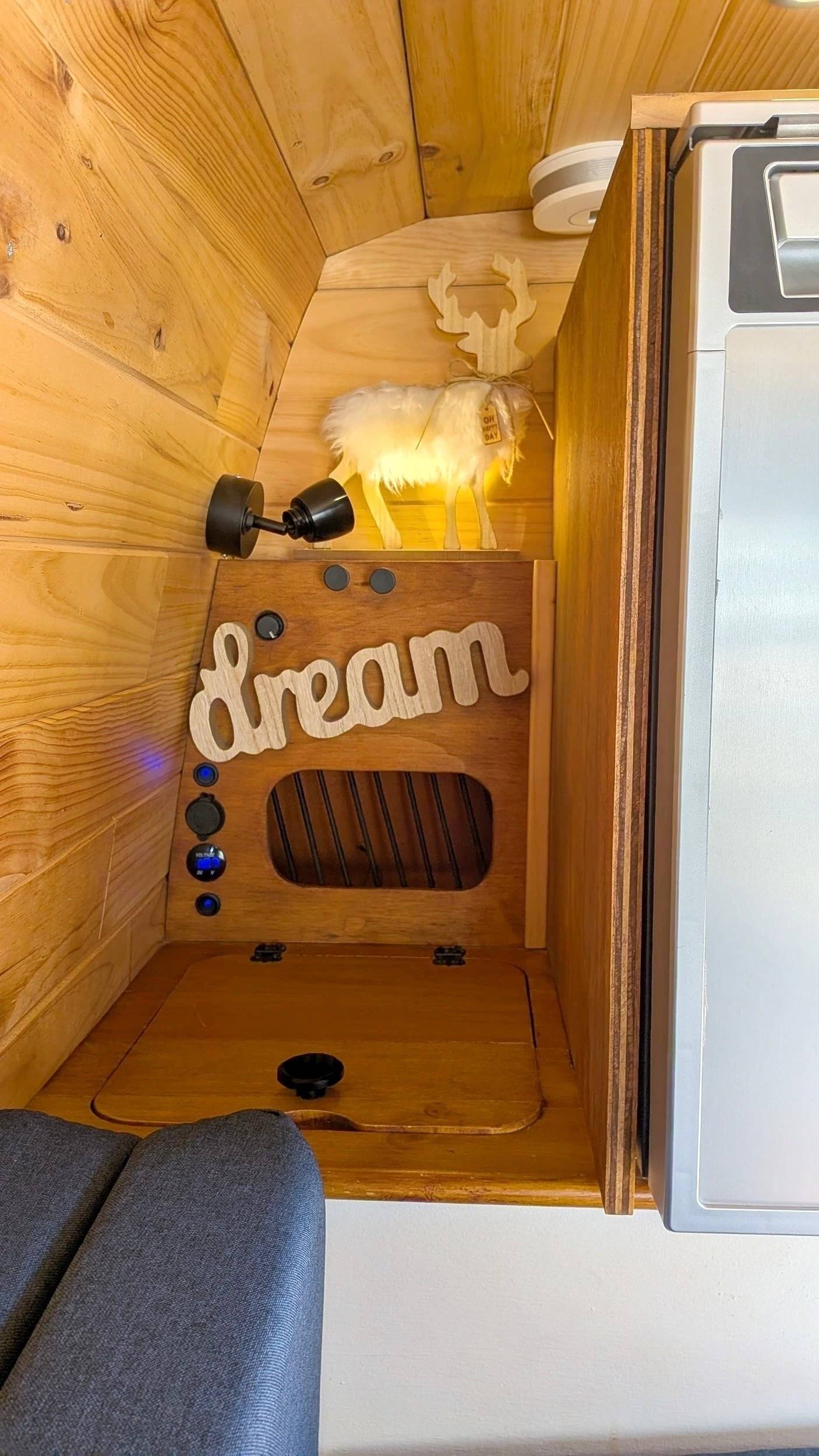 Menjador Volkswagen Transporter T4 2.4D - Yescapa