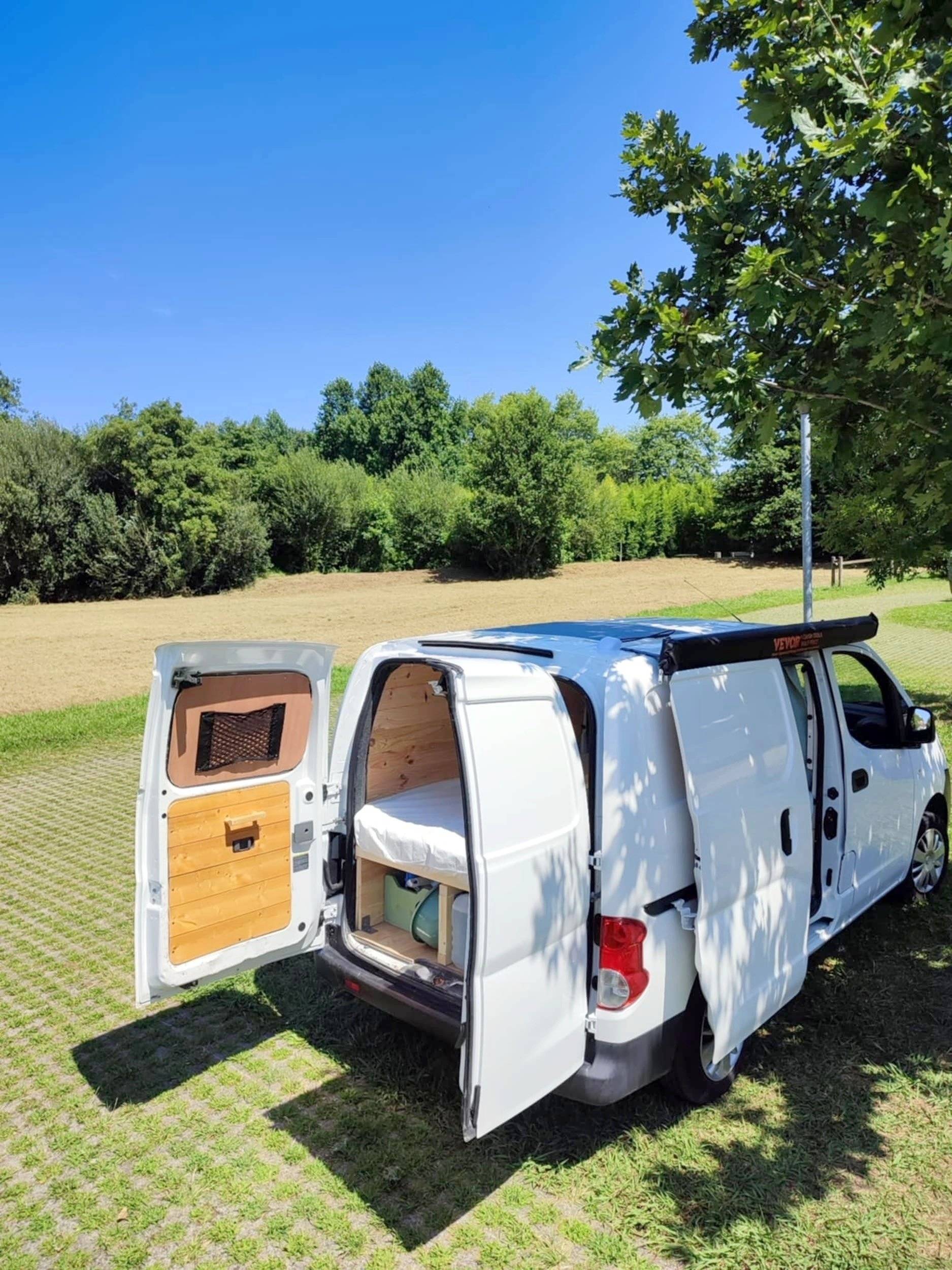 Berth Nissan NV200 - Yescapa