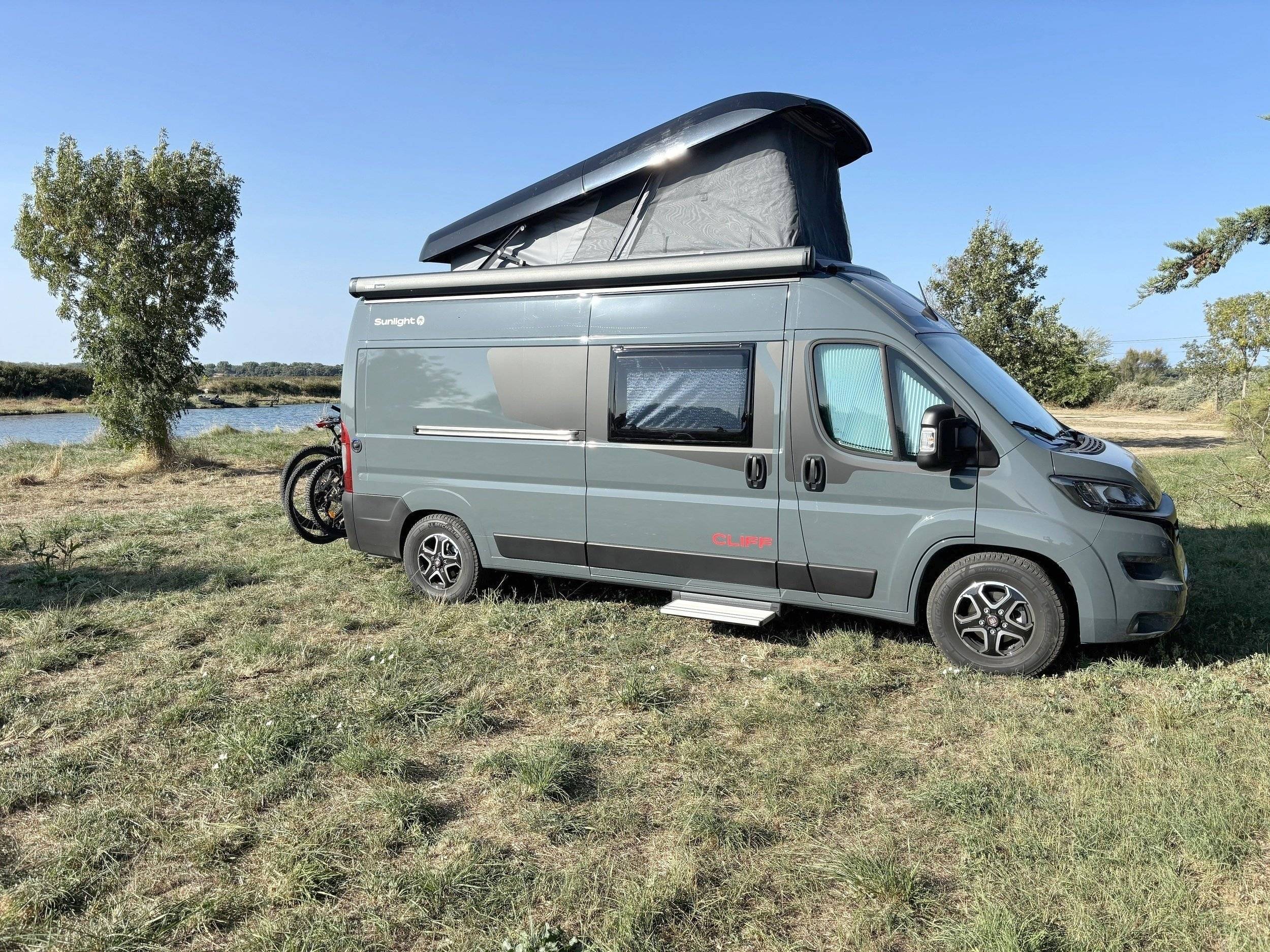 Front view from 3/4 Fiat 2,3 l 140ch - Yescapa