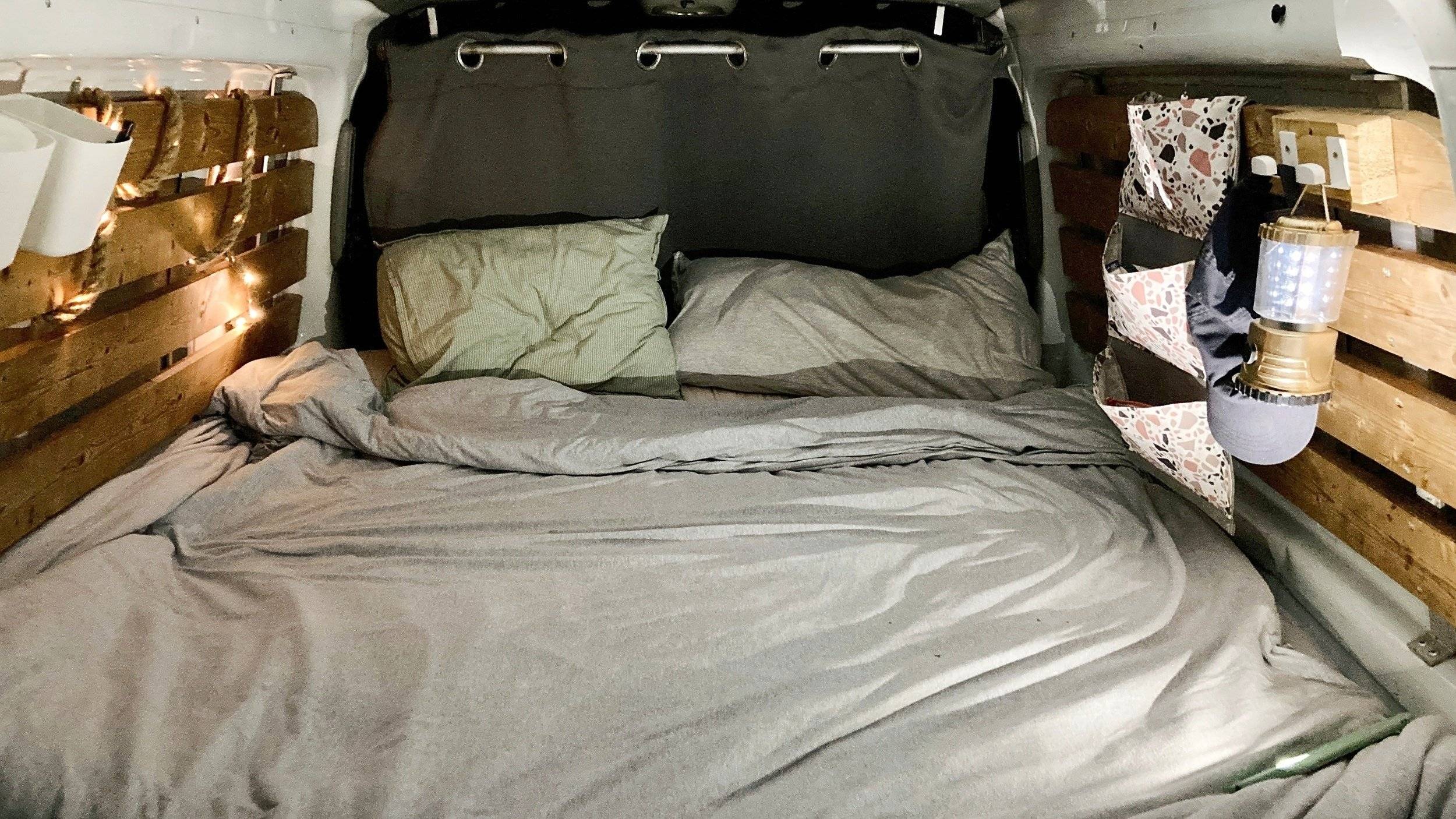 Vue avant de 3/4 Renault KANGOO 1.6 120CV - Yescapa