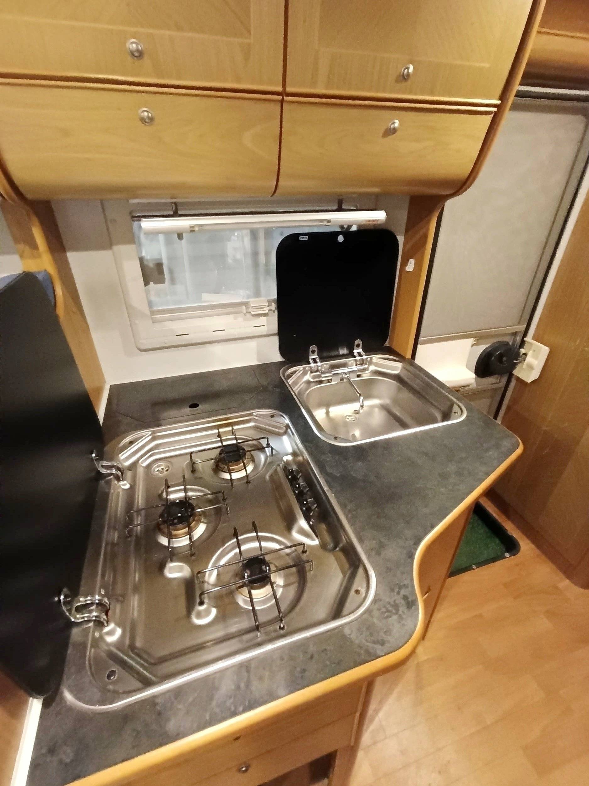 Kochnische Iveco Daily 35C15 - Yescapa