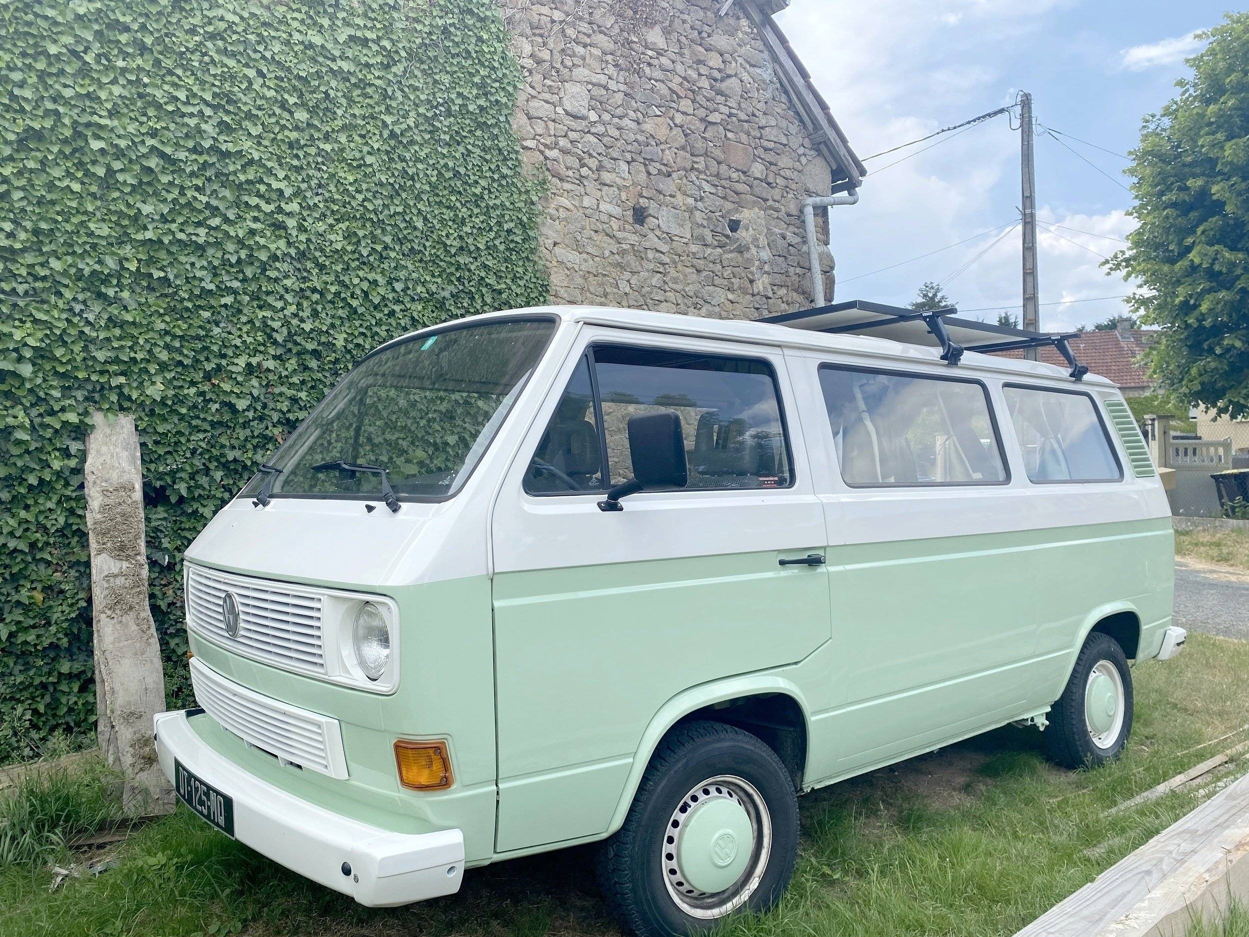 Vue avant de 3/4 Volkswagen Volkswagen Transporter - Yescapa