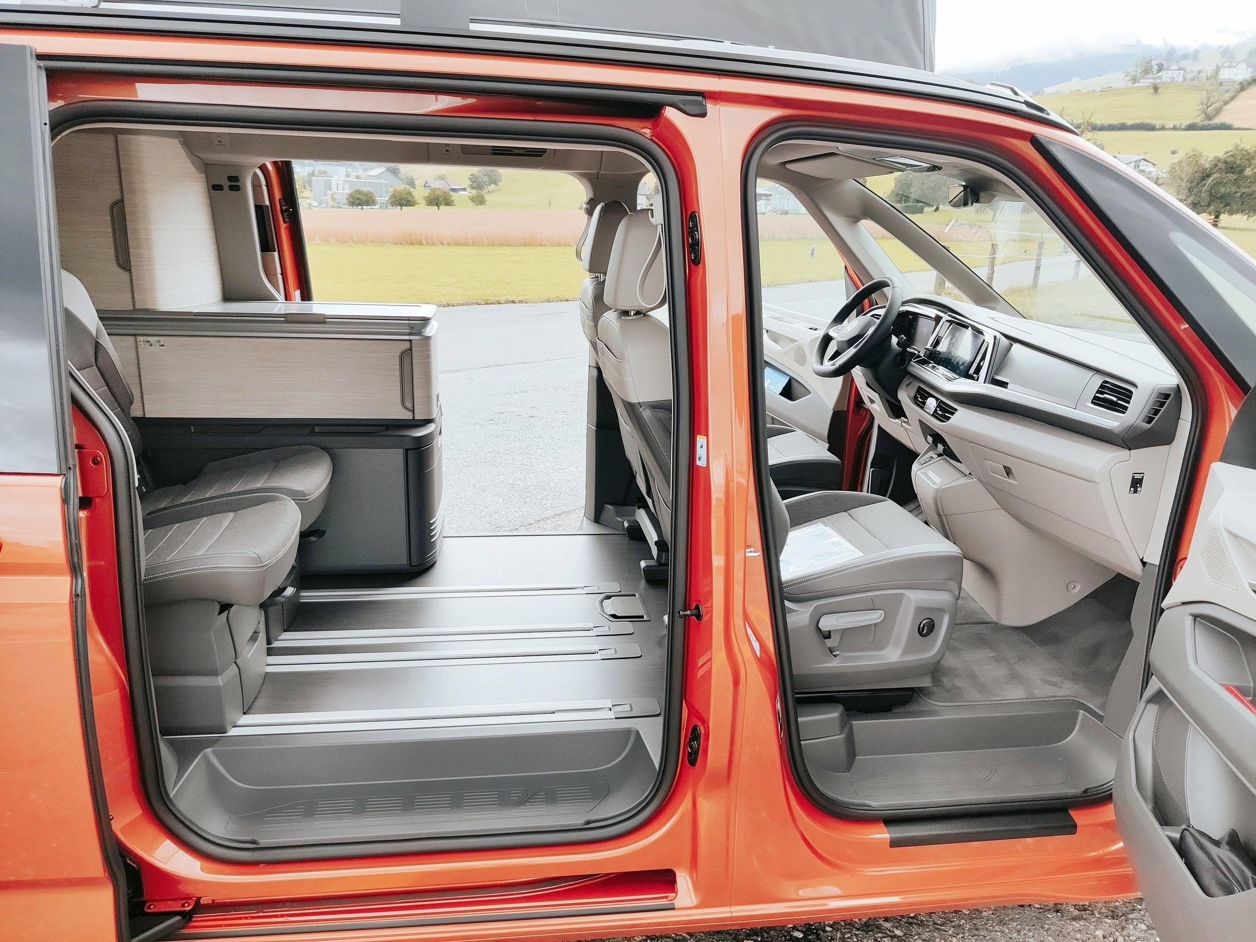 Volkswagen T7 New California Ocean PHEV 4M