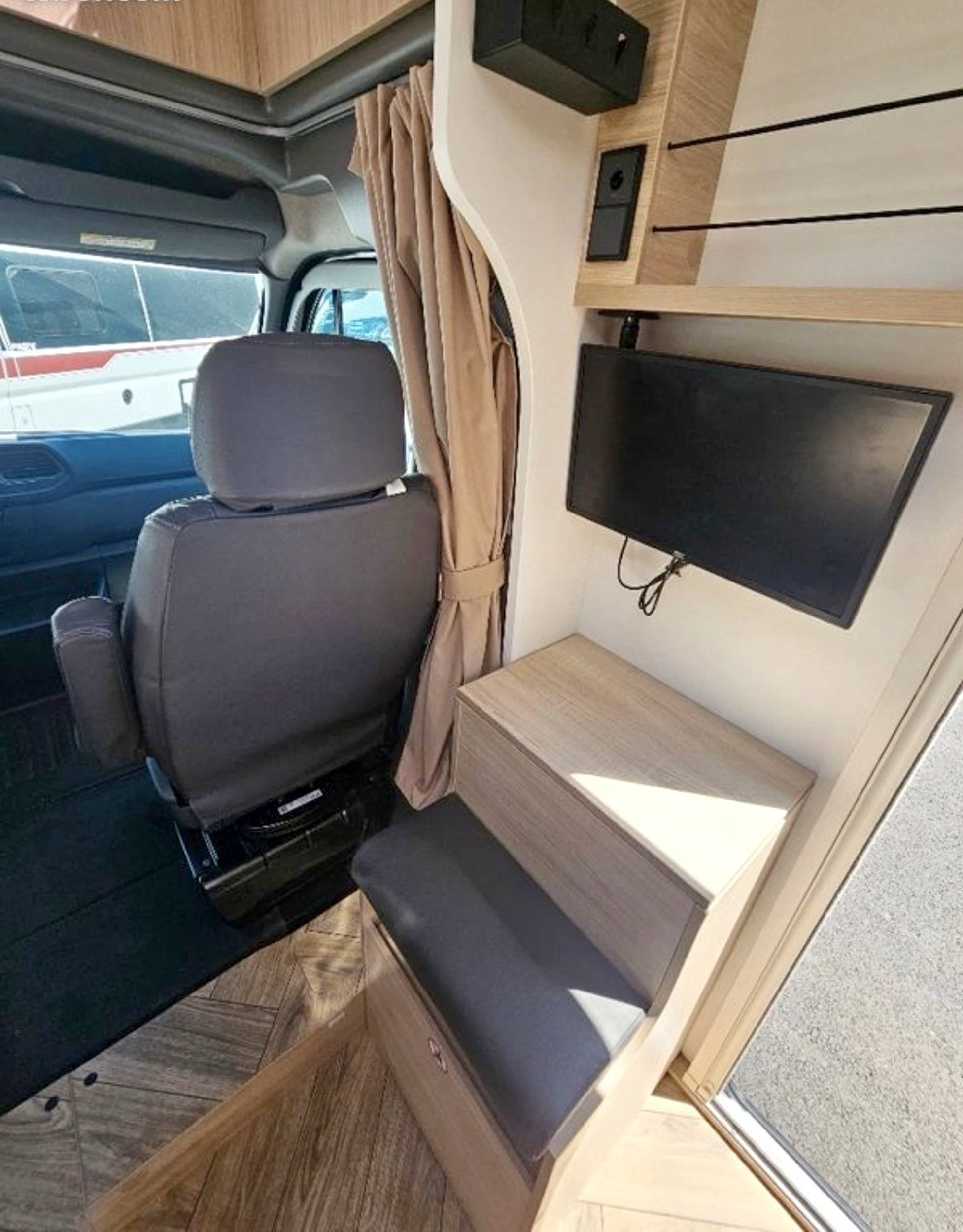 Berth Renault Renault - Yescapa