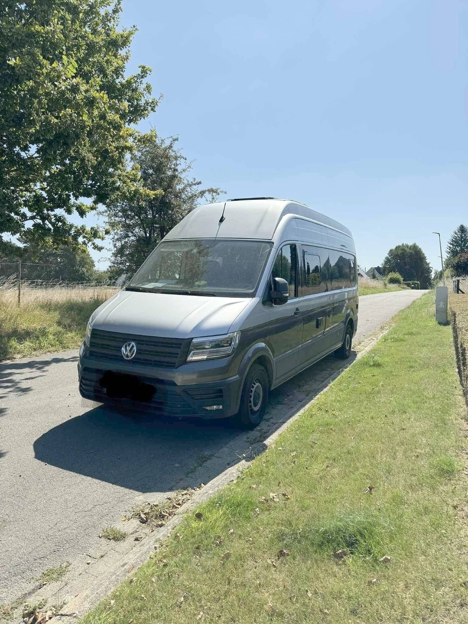 Front view from 3/4 Volkswagen Grand California 680 - Yescapa
