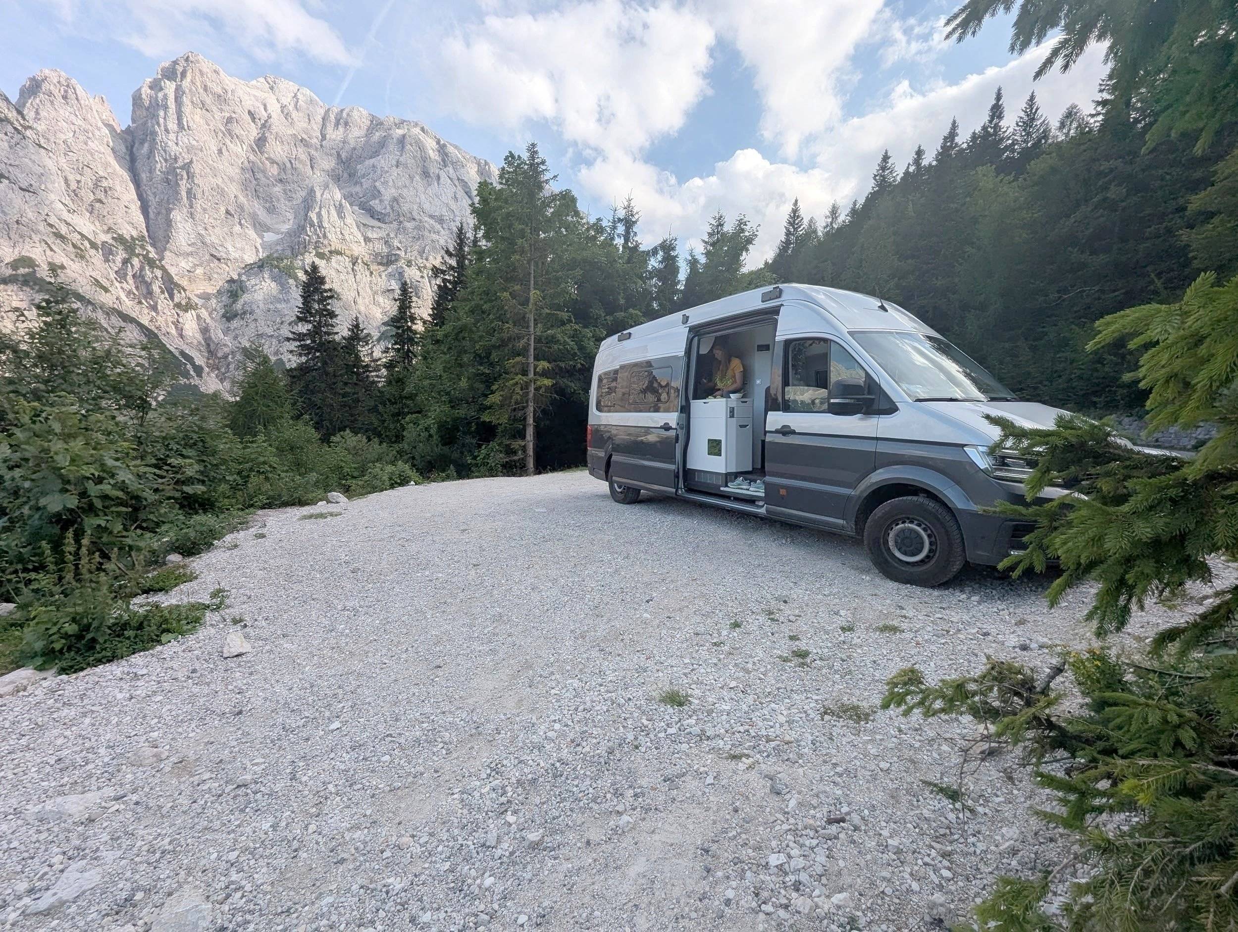 Vue avant de 3/4 Volkswagen Grand California 680 - Yescapa