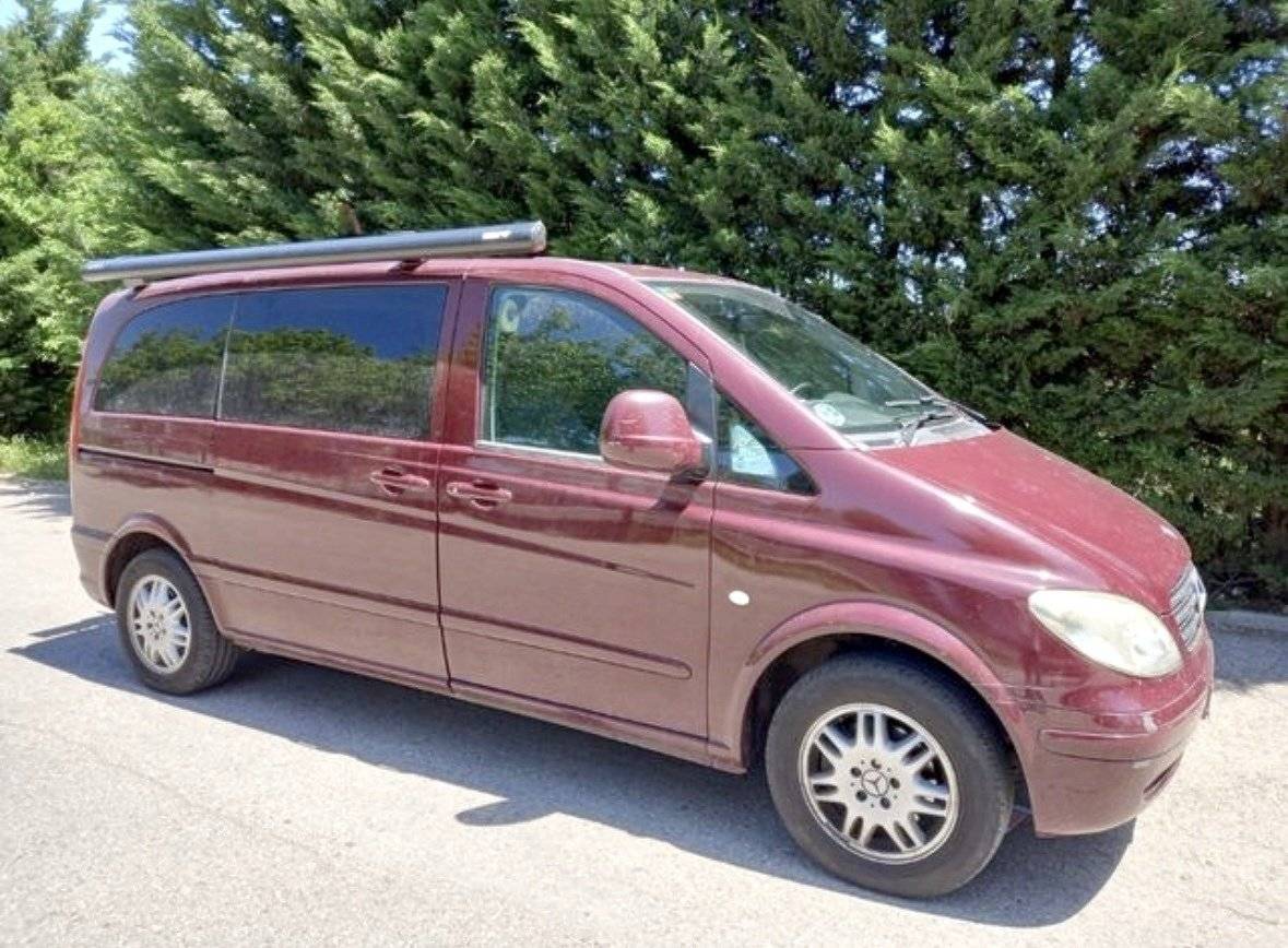 Front view from 3/4 Mercedes Mercedes vito - Yescapa
