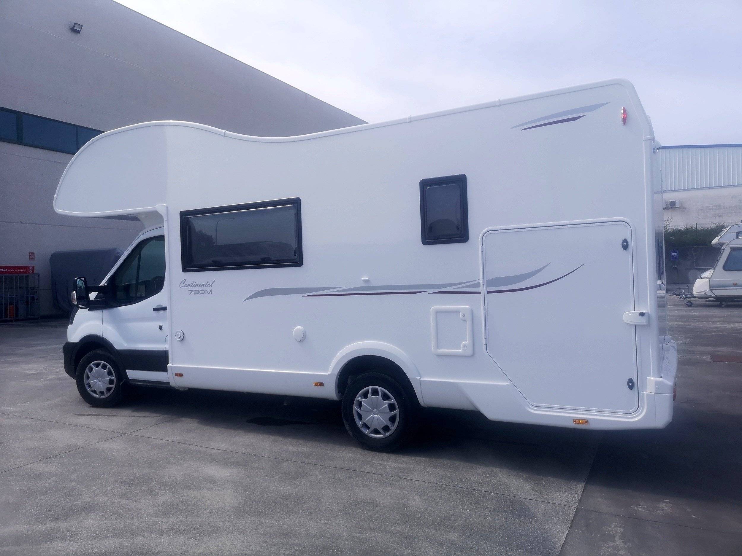 Continental 790M Transit 2,0 l 130 ch