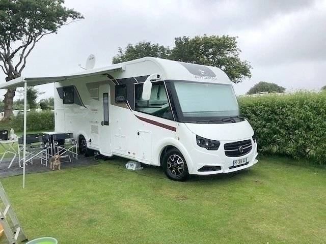 Vista del vehicle angle davanter Fiat Ducato 2,3 l 148 ch - Yescapa