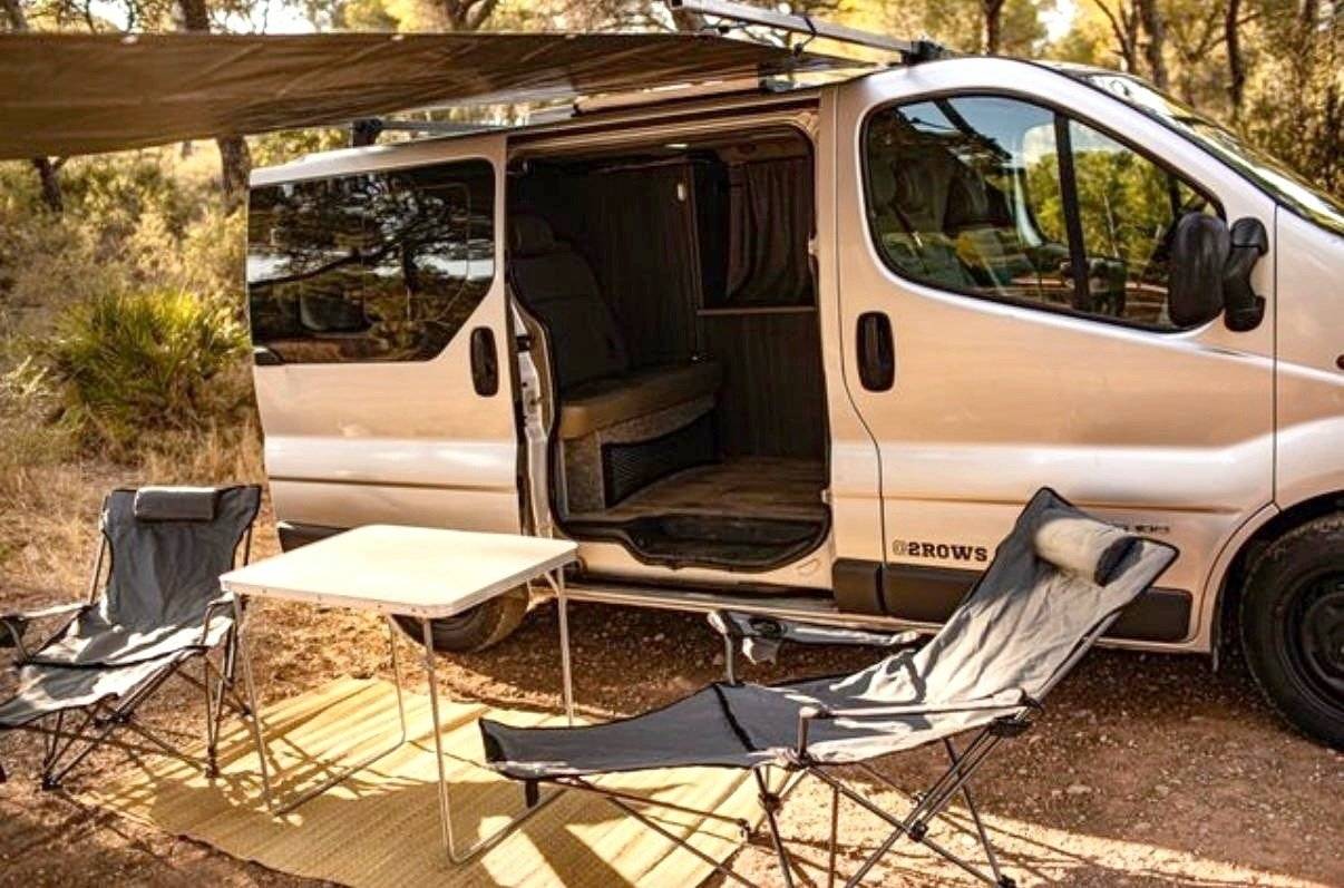 Vue avant de 3/4 Renault Trafic - Yescapa