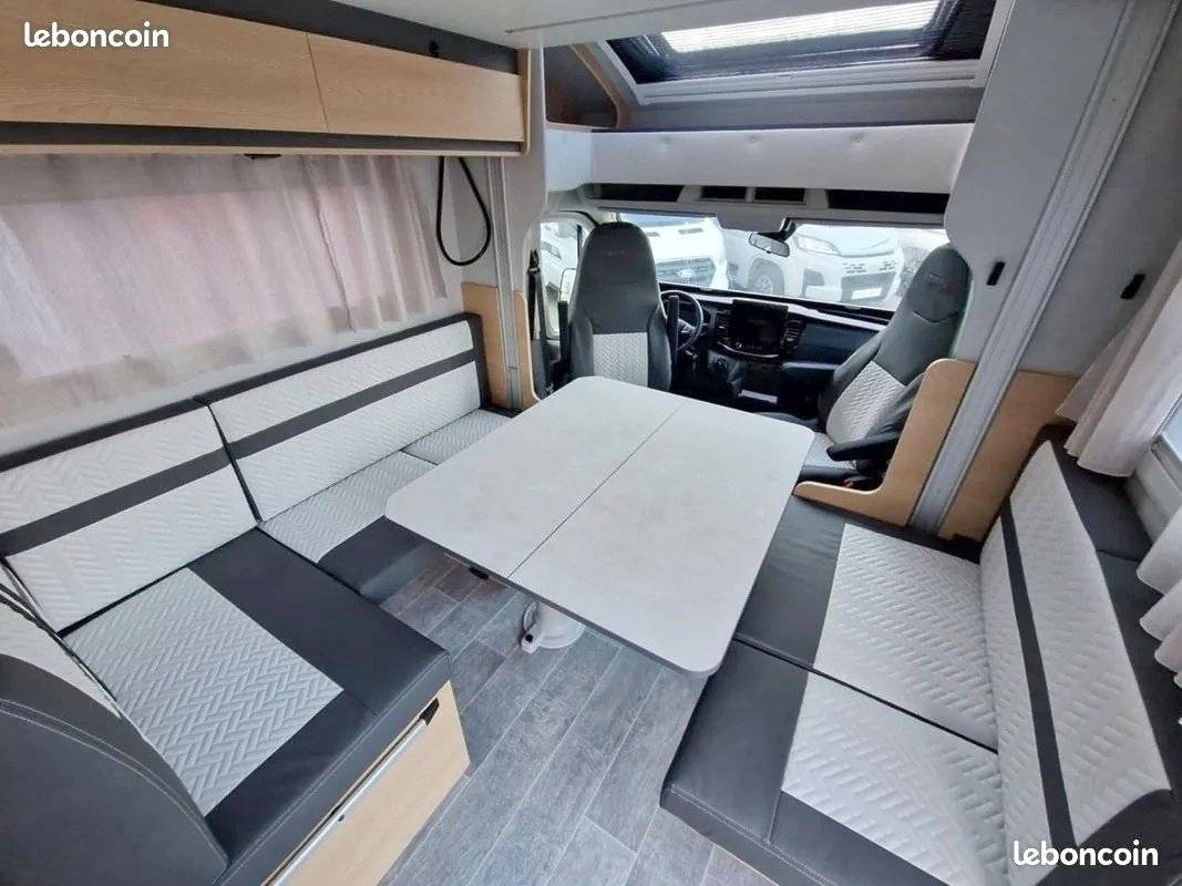 Dining Area Ford Transit 2,0 l 170 ch - Yescapa