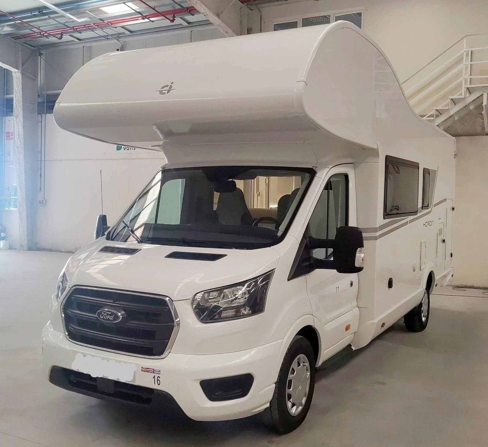 Front view from 3/4 Ford Ford - Yescapa