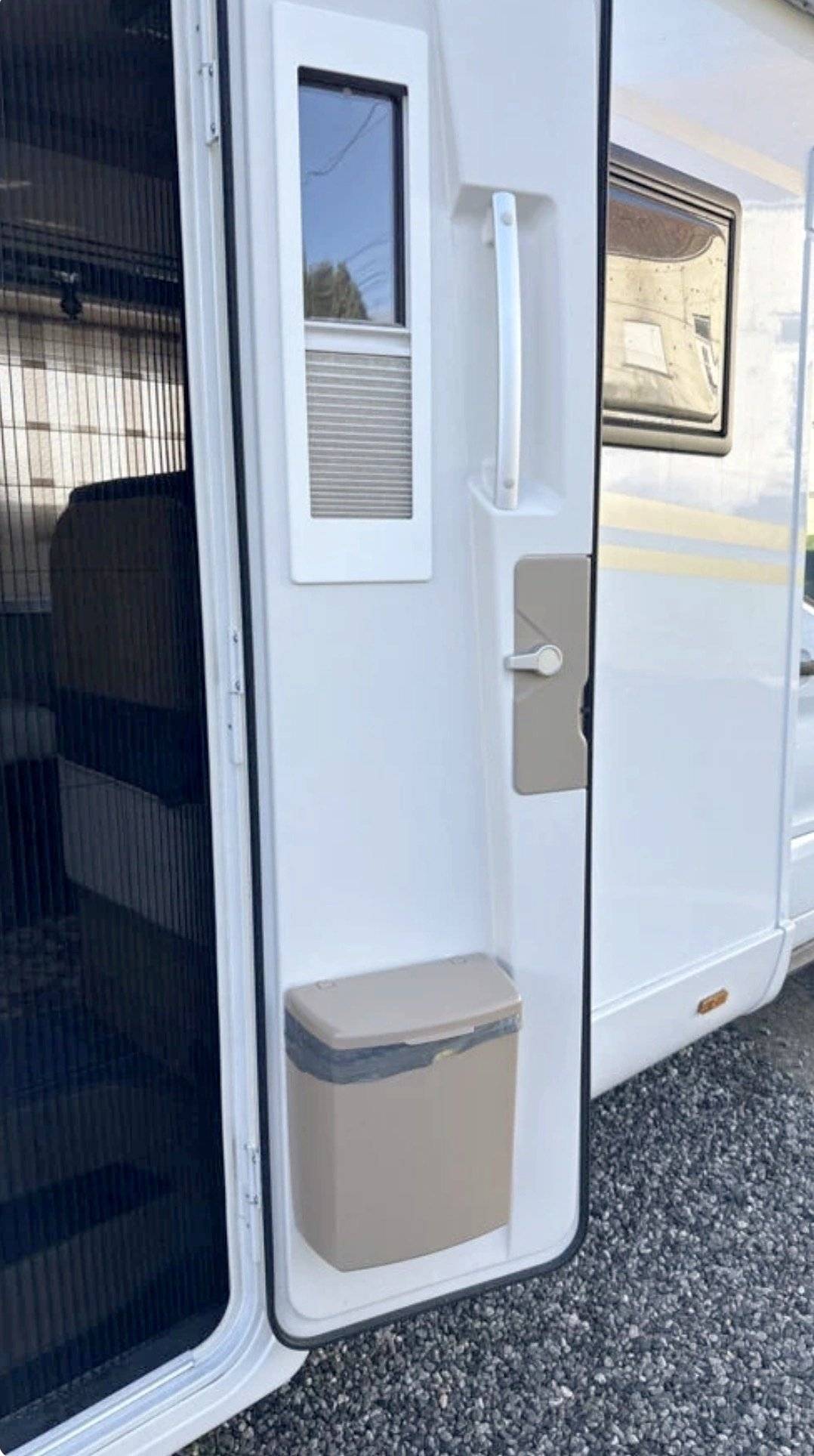 Low profile RV 