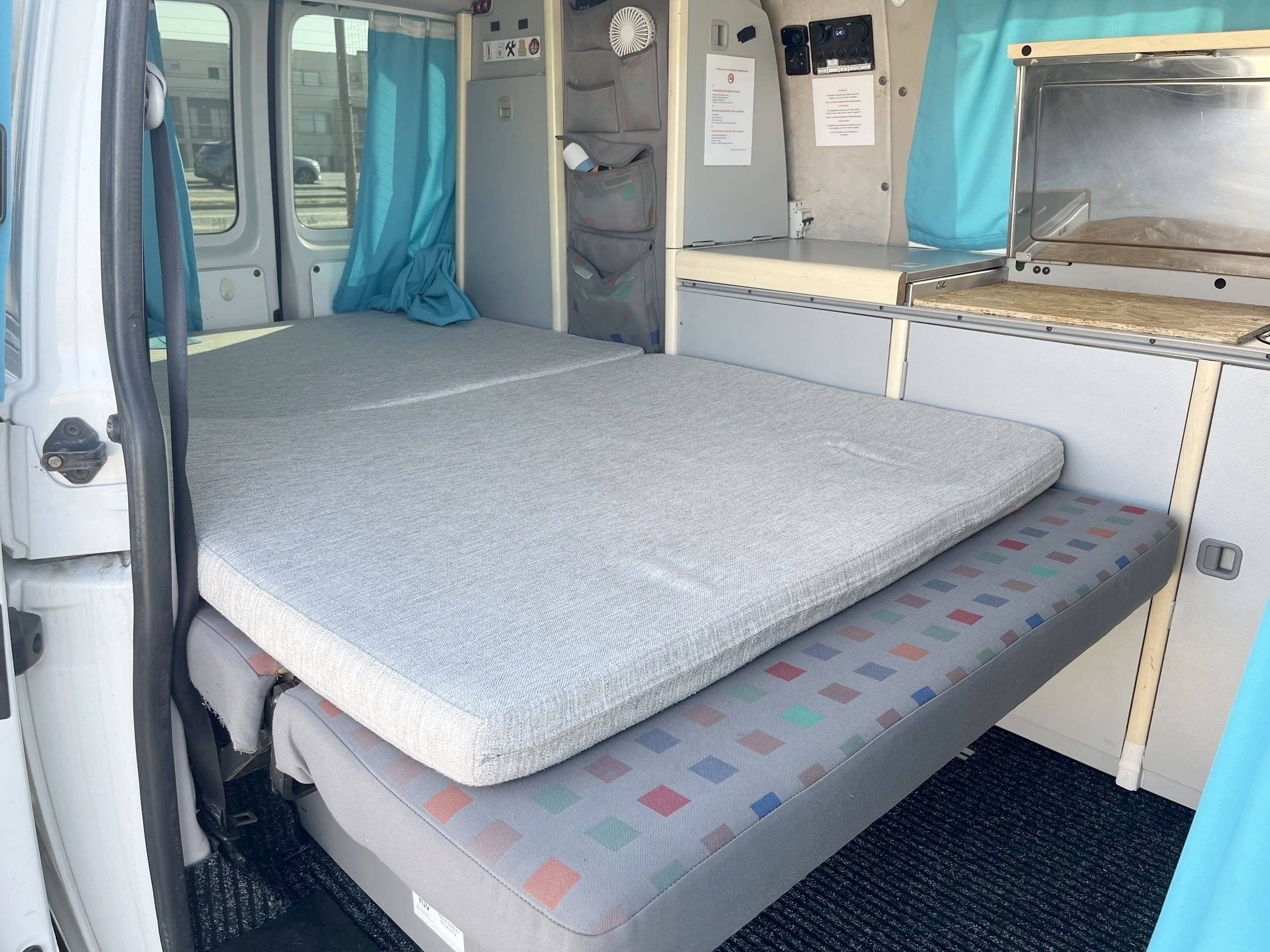 Couchages Volkswagen T5 1,9 l 102 ch - Yescapa