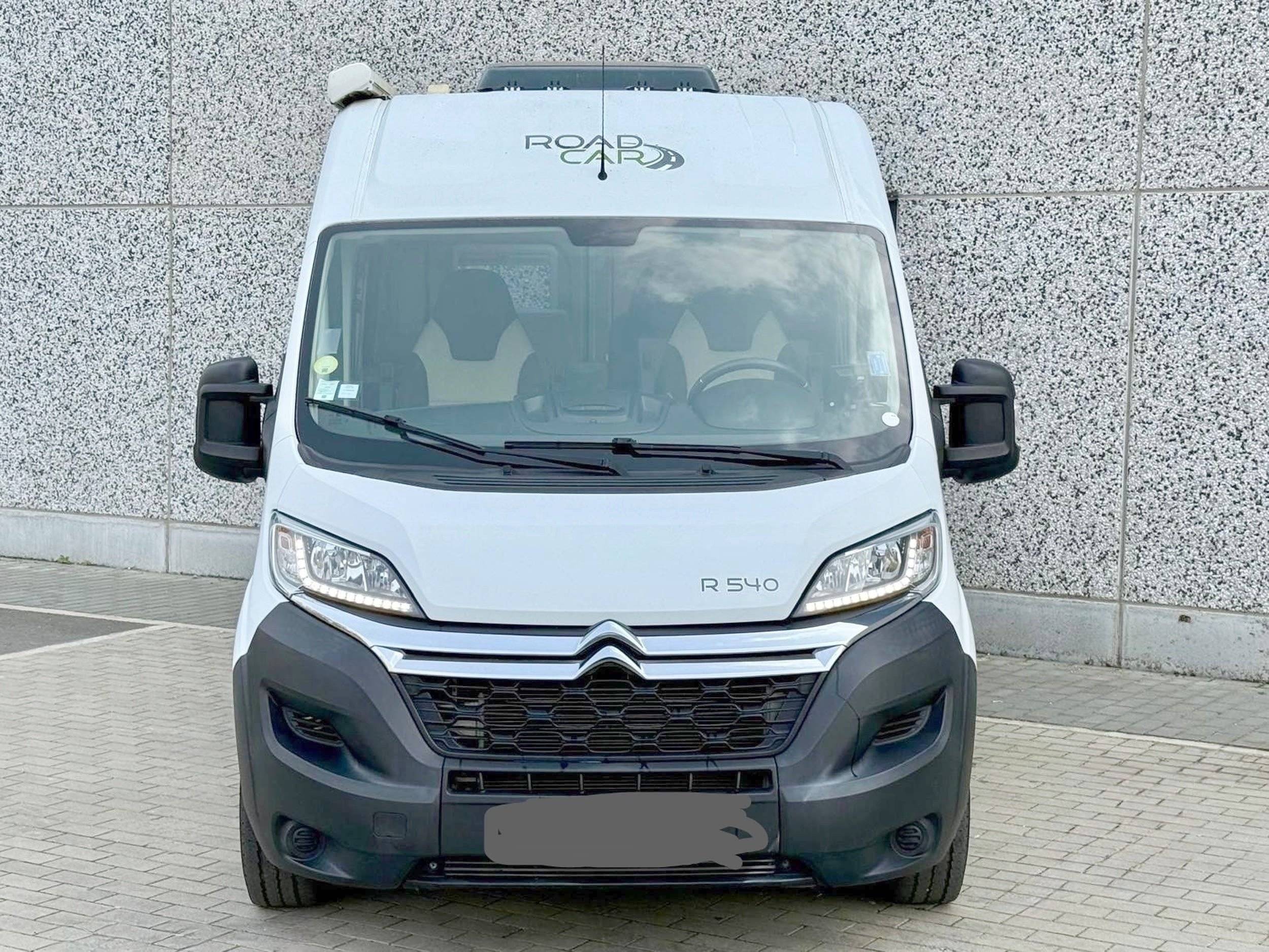 Vista de 3/4 Citroën Jumper 2,2 HDi 140 - Yescapa