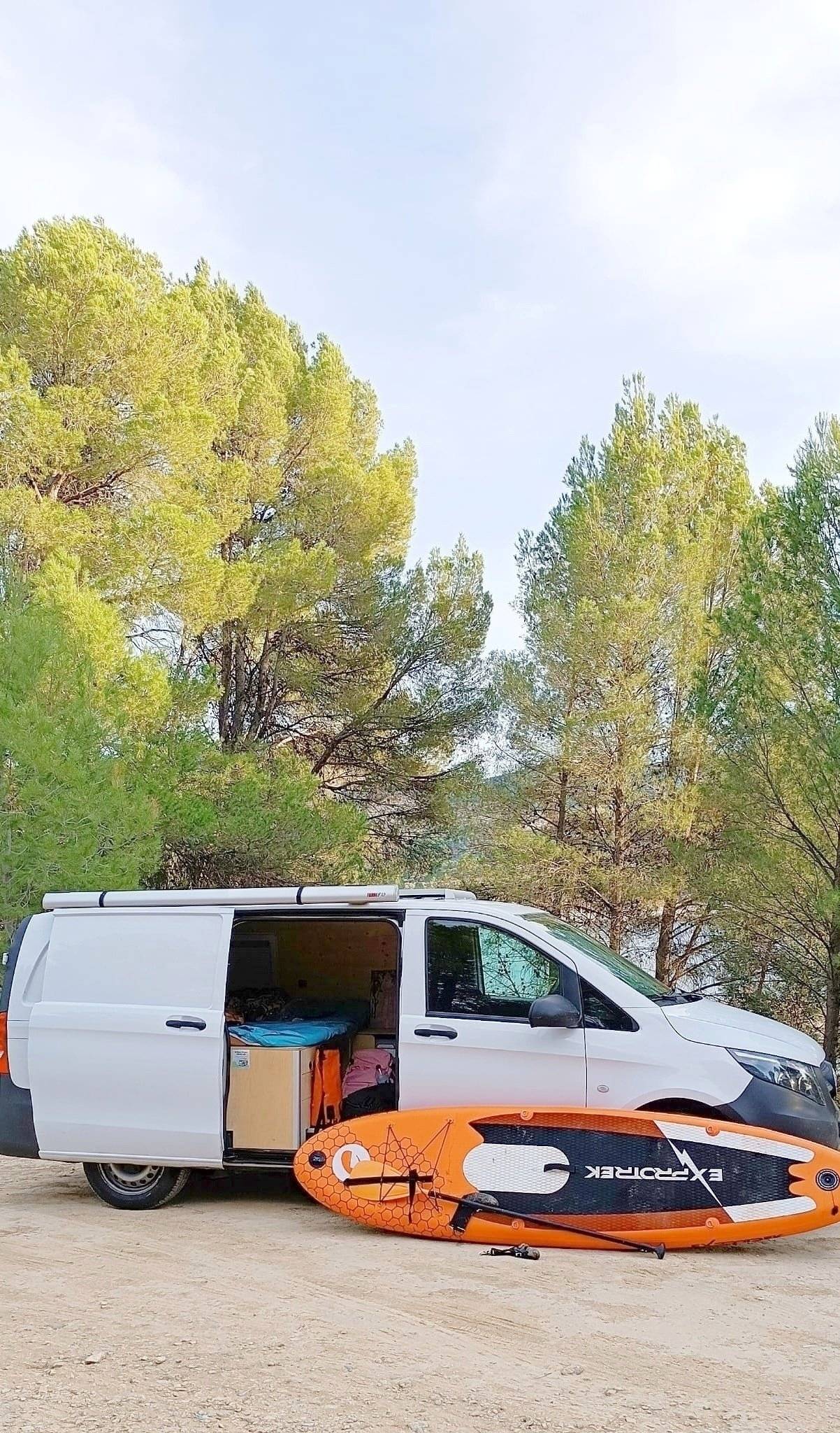 Front view from 3/4 Mercedes Mercedes vito - Yescapa