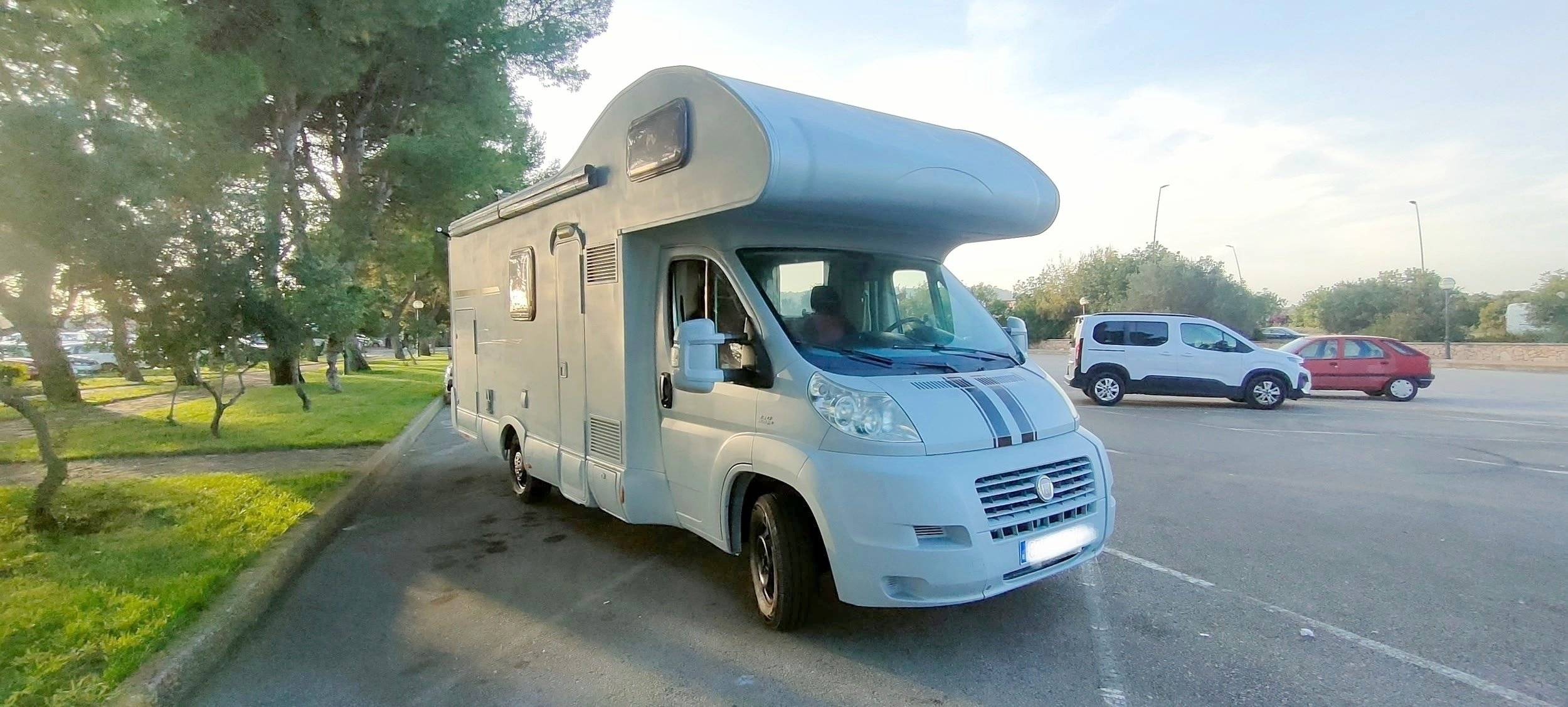 Dining Area Fiat Ducato 3,3t MH2, 2,3l multijet 130ch - Yescapa