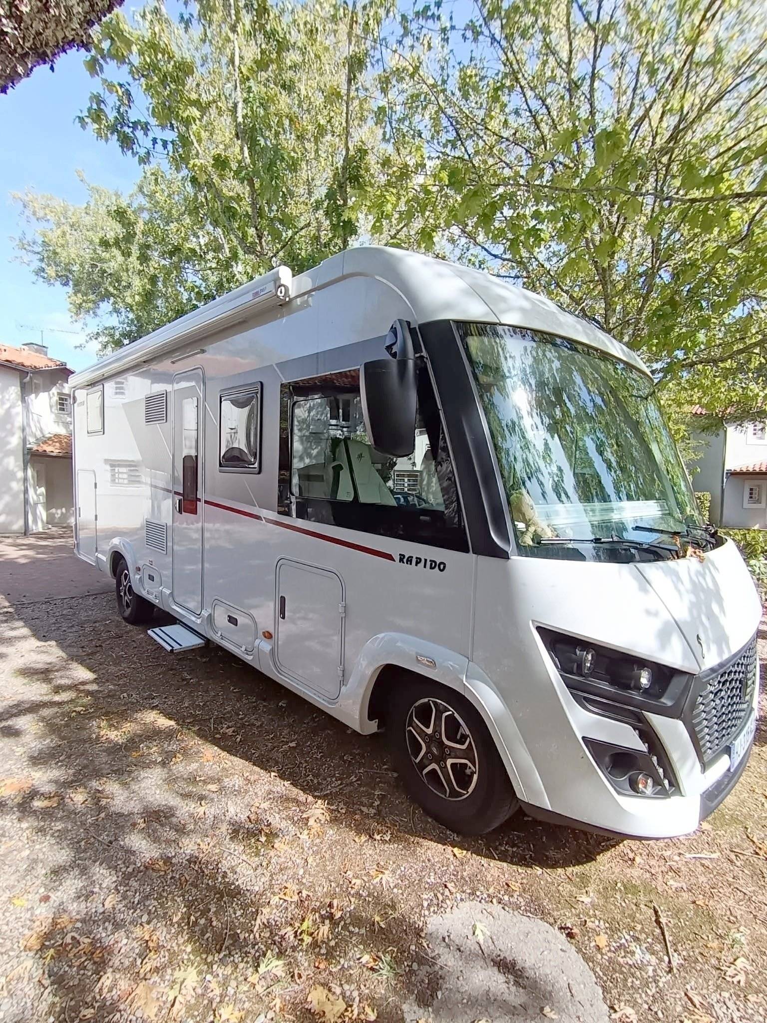 Vue avant de 3/4 Fiat Al-Ko 2,3 l Multijet 150 ch. - Yescapa