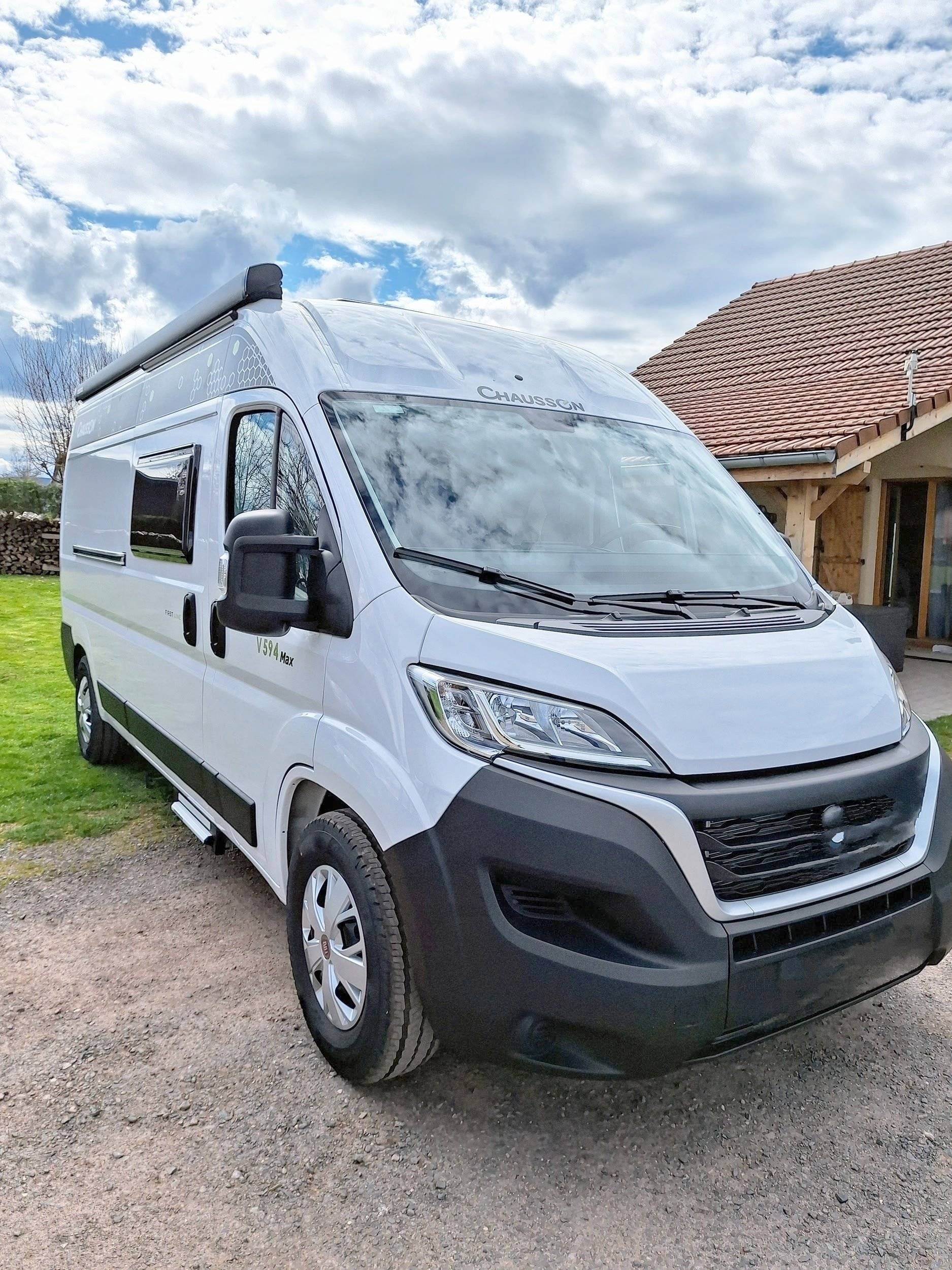 Chausson 594 first line