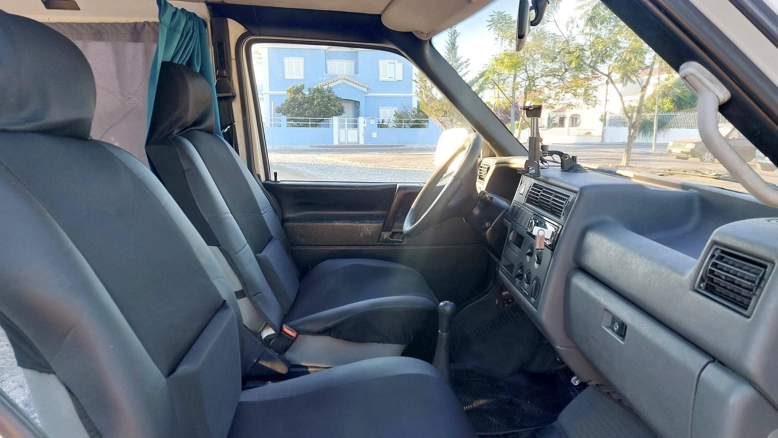 Dining Area Volkswagen T4 - Yescapa